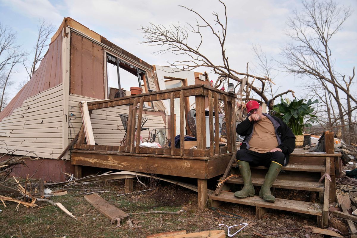 AP PHOTOS: Wildfires and dust storms wreak havoc across multiple US st...