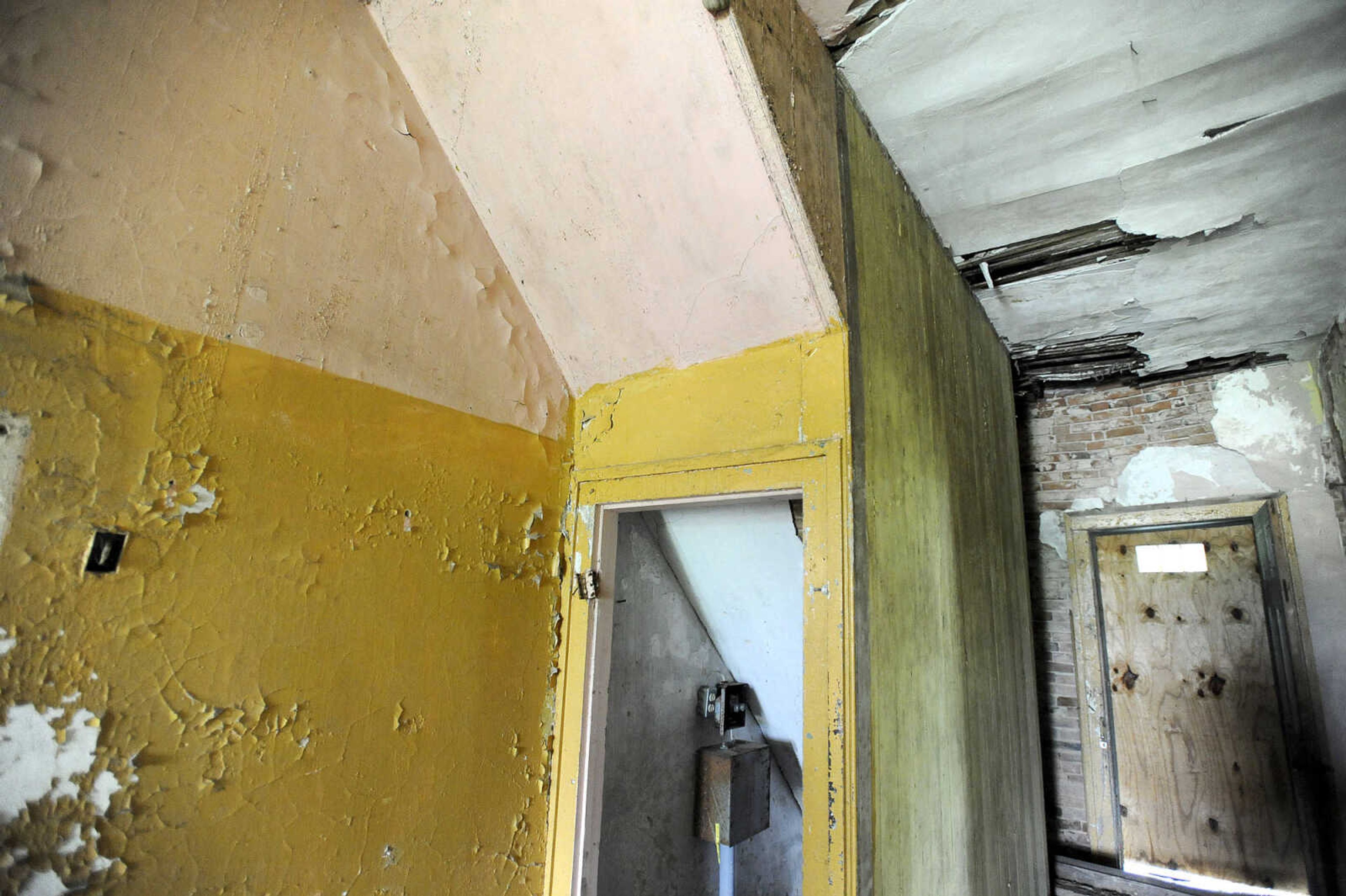 LAURA SIMON ~ lsimon@semissourian.com

Paint is peeling off the entryway walls of the historic Reynolds House as seen on Monday afternoon, May 2, 2016. The Cape Girardeau house, which stands at 623 N. Main Street, was built in 1857.