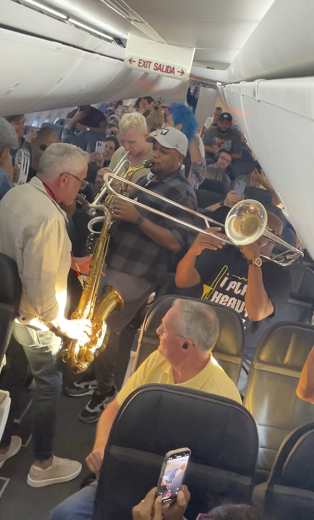 A flight delay, a jazz band and a viral moment: How Dave Koz