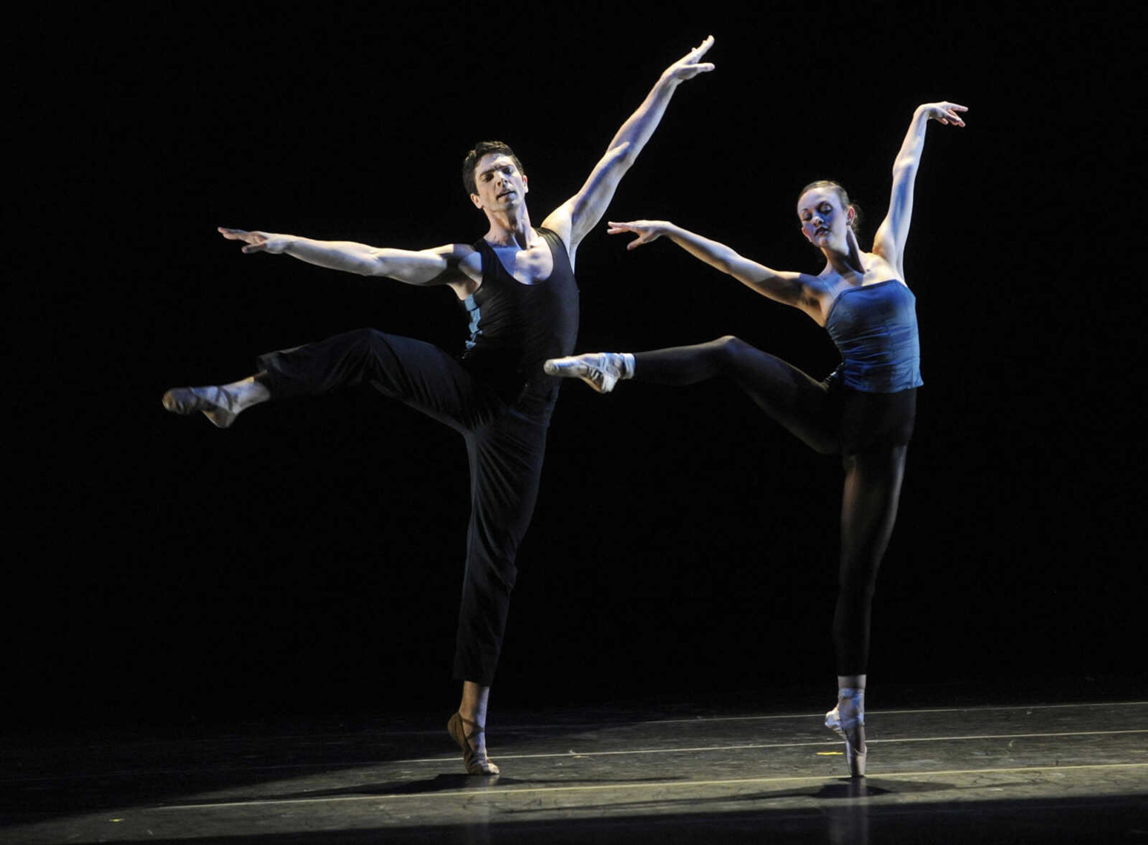 Saint Louis Ballet performs "Figurant" in the Dance St. Louis production of New Dance Horizons II.