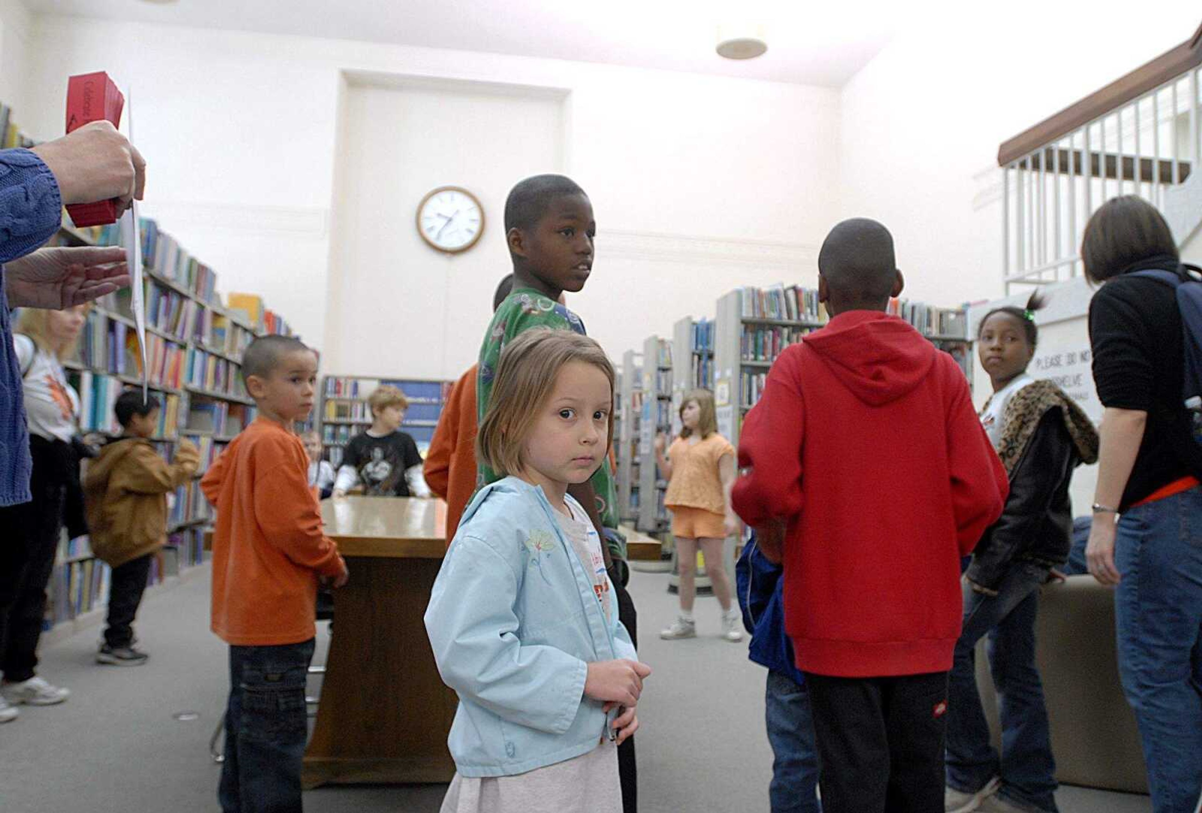 AARON EISENHAUER ~ aeisenhauer@semissourian.com
Students view the instructional materials center.