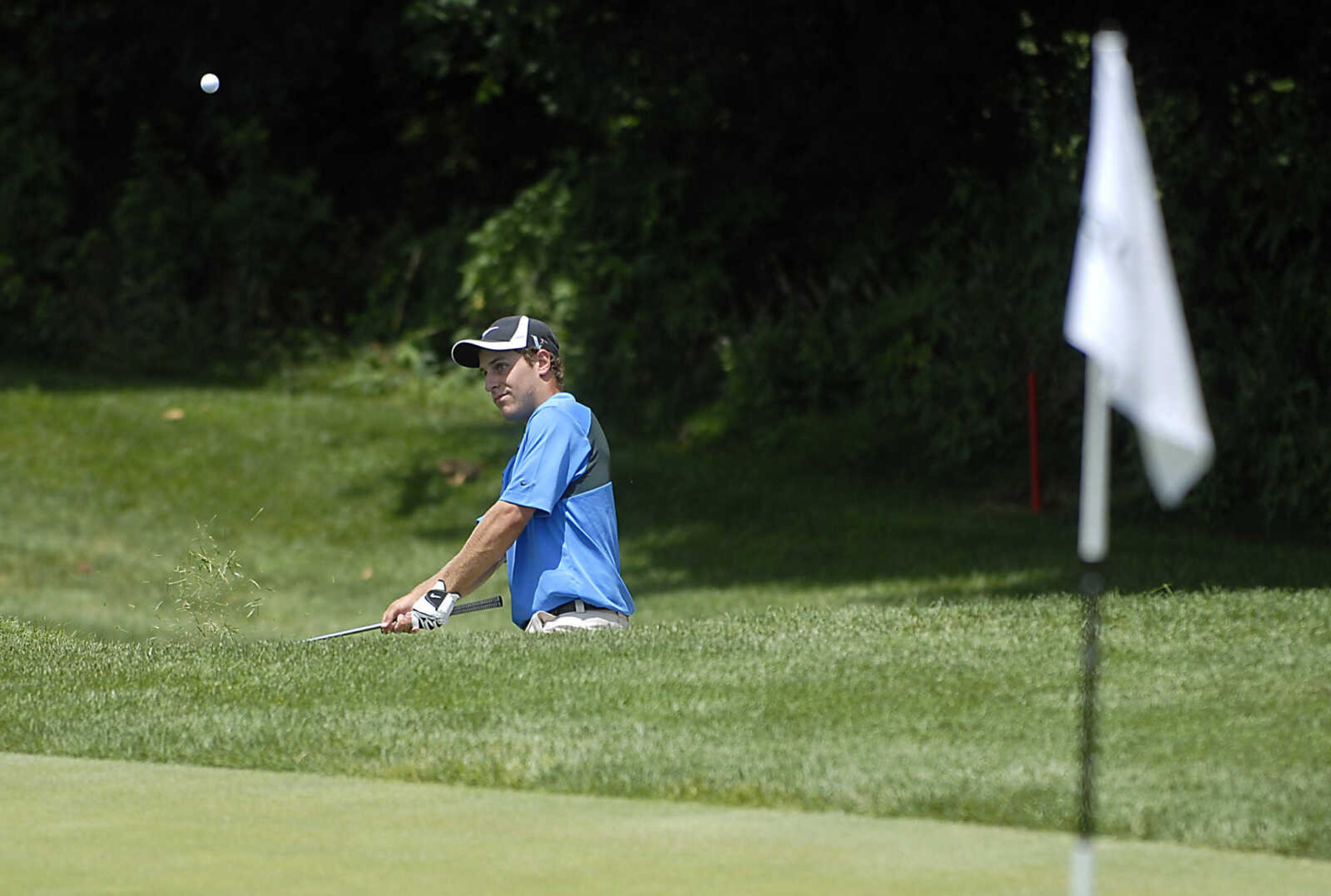 KIT DOYLE ~ kdoyle@semissourian.com
Johnathan Schnitzer chips onto the 18th green Friday, July 3, 2009, in the AJGA Rolex Tournament of Champions at Dalhousie Golf Club.