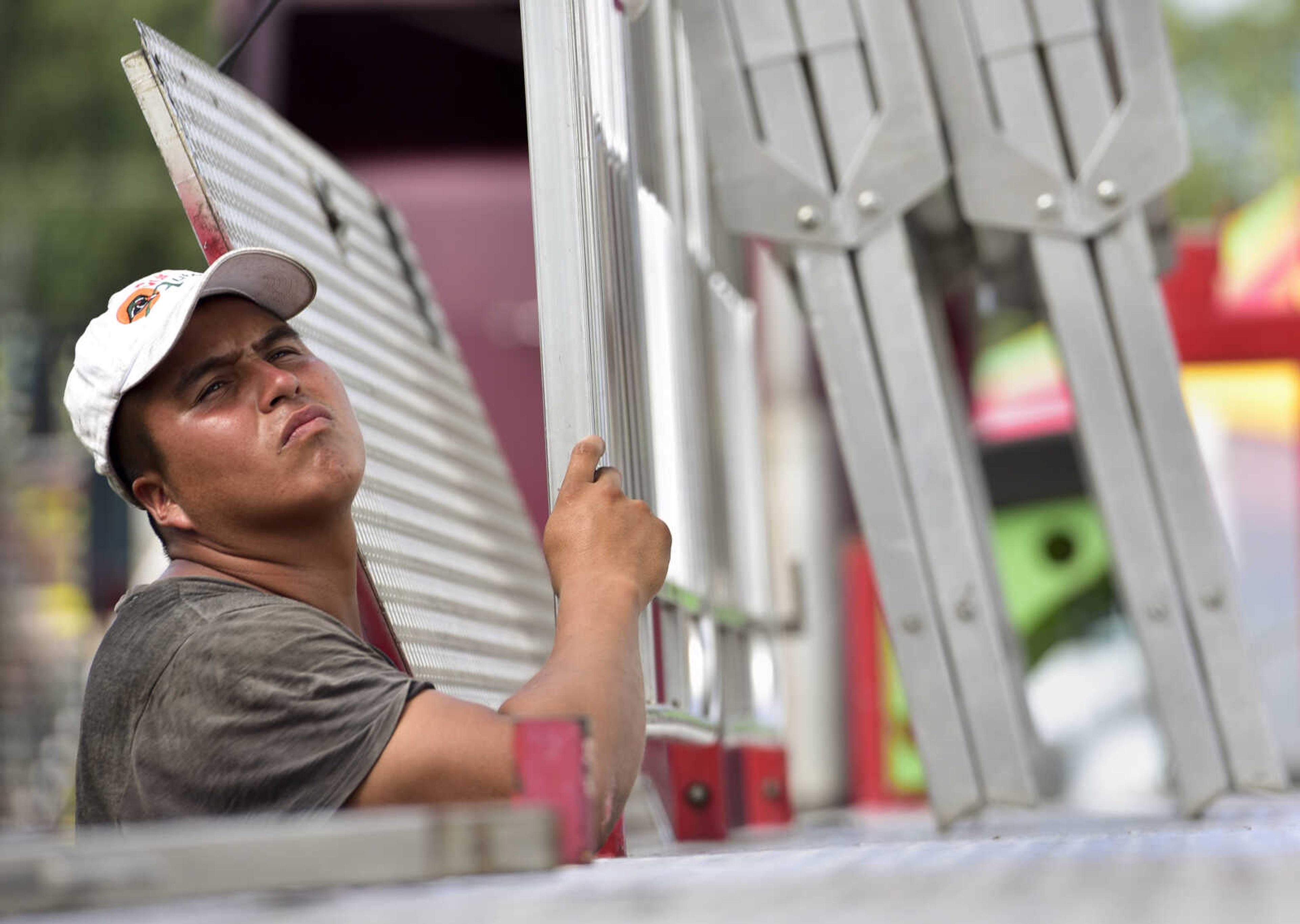 Victor Manuel Bocarando Pineda raises the Super Shot ride at the SEMO District Fairgrounds on Thursday, Sept. 6, 2018, in Cape Girardeau.