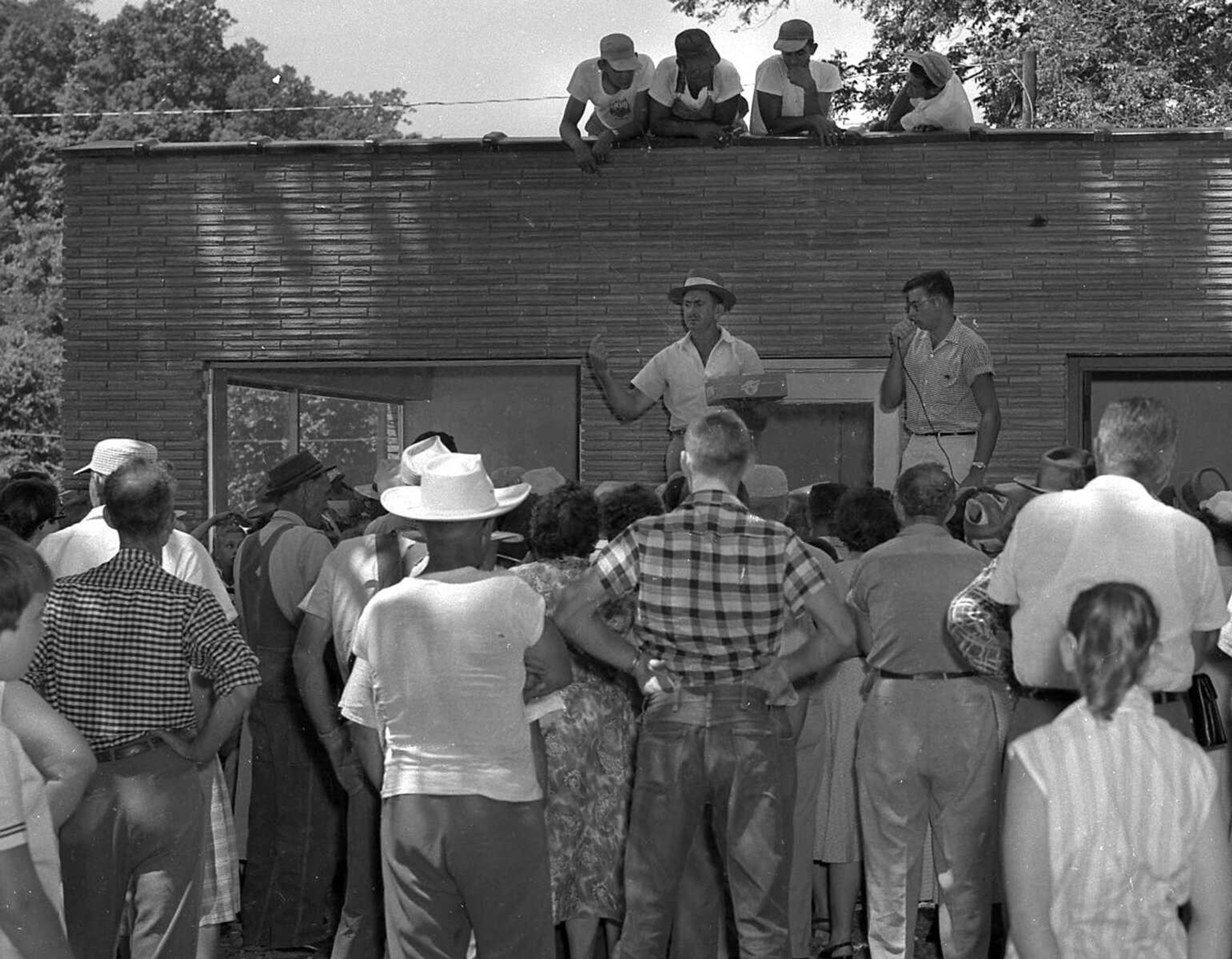 This crowd's attention is riveted on the auctioneers. (Missourian archive photo by G.D. Fronabarger)