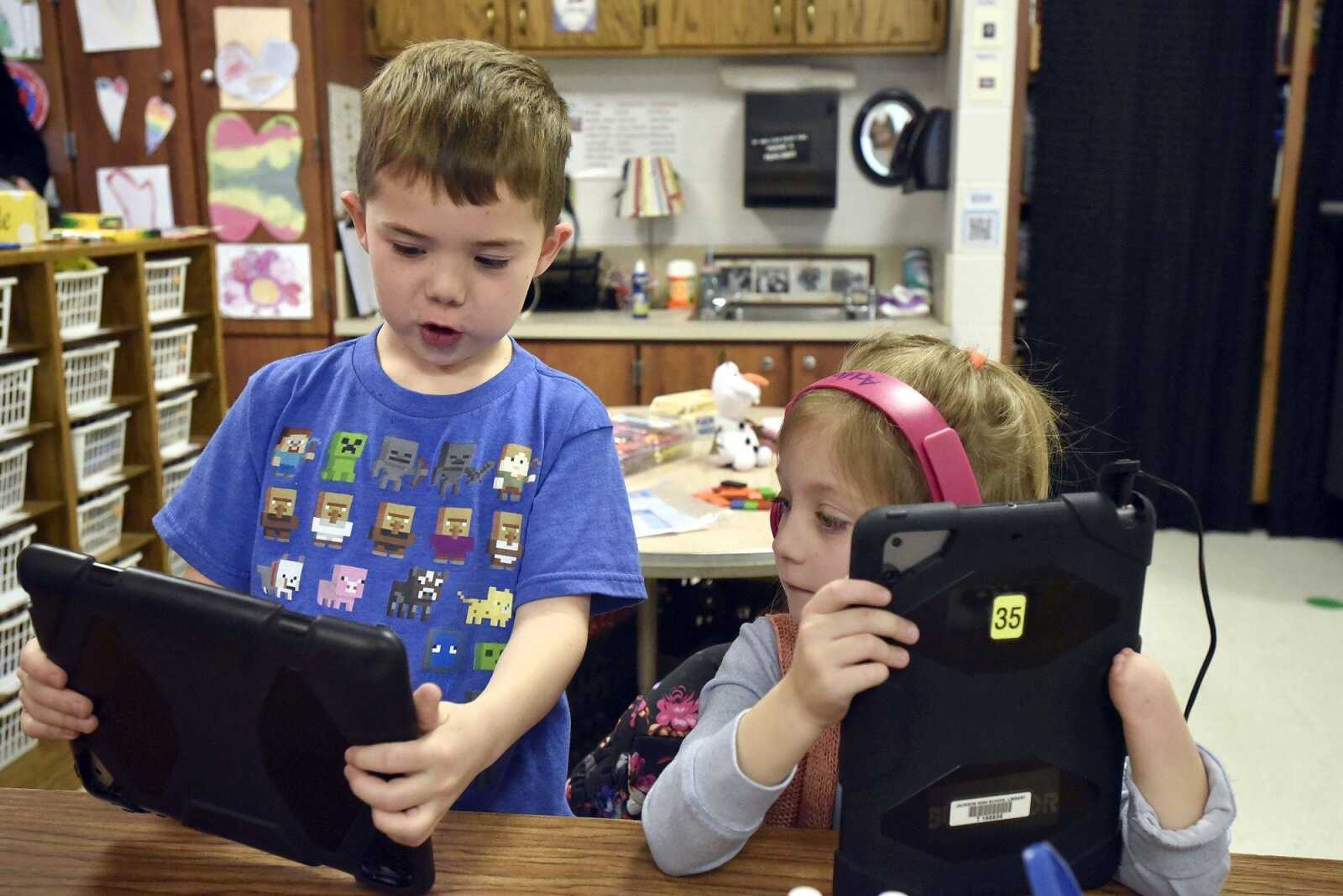 Jonathan Roe, left, shows Addie Lipe the photo he took Friday using the Seesaw app on his iPad in Jennie Pehle's kindergarten class at Orchard Drive Elementary in Jackson.