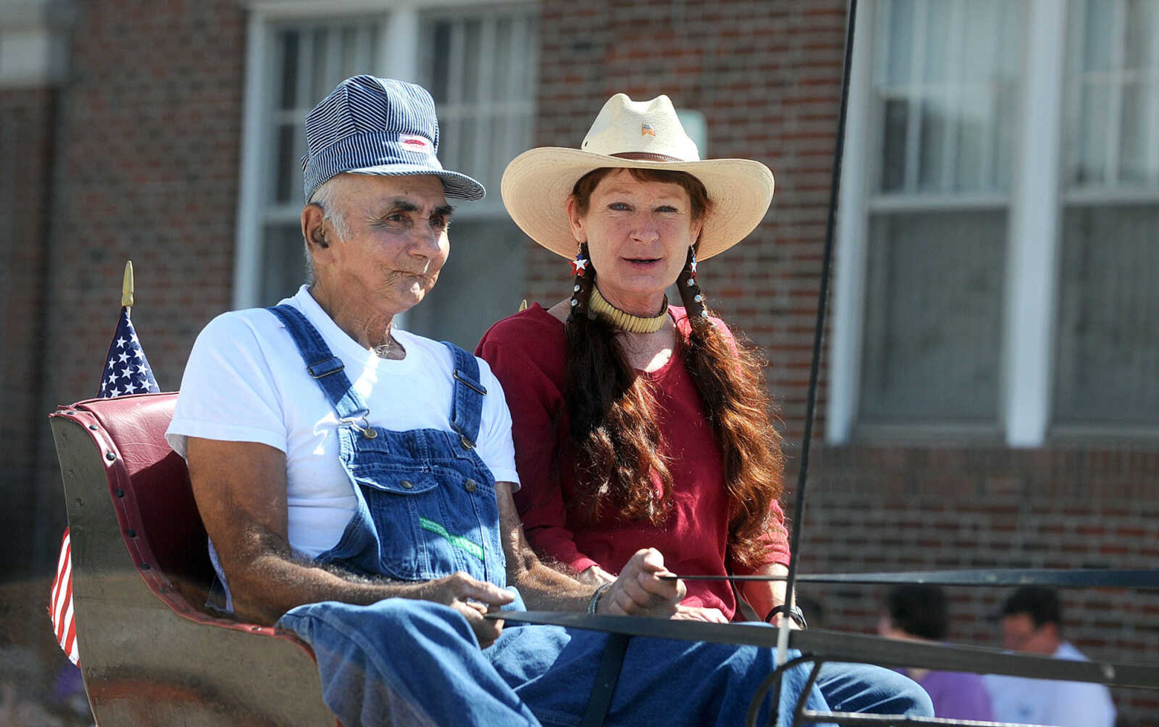 LAURA SIMON ~ lsimon@semissourian.com


People line the sidewalks as old-time horse drawn carriages head down High Street in Jackson, Saturday, July 5, 2014, during the Bicentennial Wagon Trail Parade.