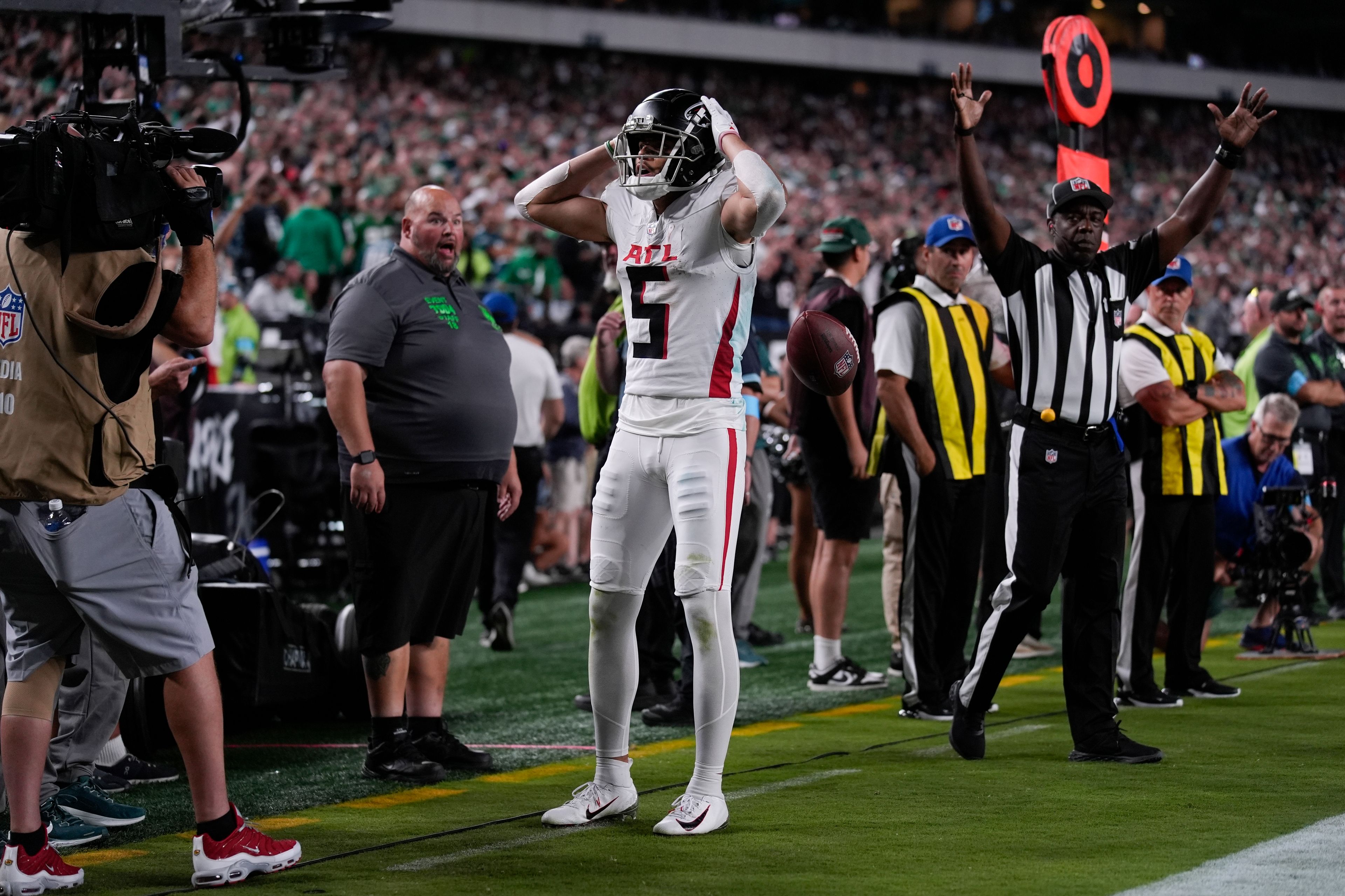 Atlanta Falcons wide receiver Drake London reacts to scoring a touchdown during the second half of an NFL football game against the Philadelphia Eagles on Monday, Sept. 16, 2024, in Philadelphia. (AP Photo/Matt Rourke)