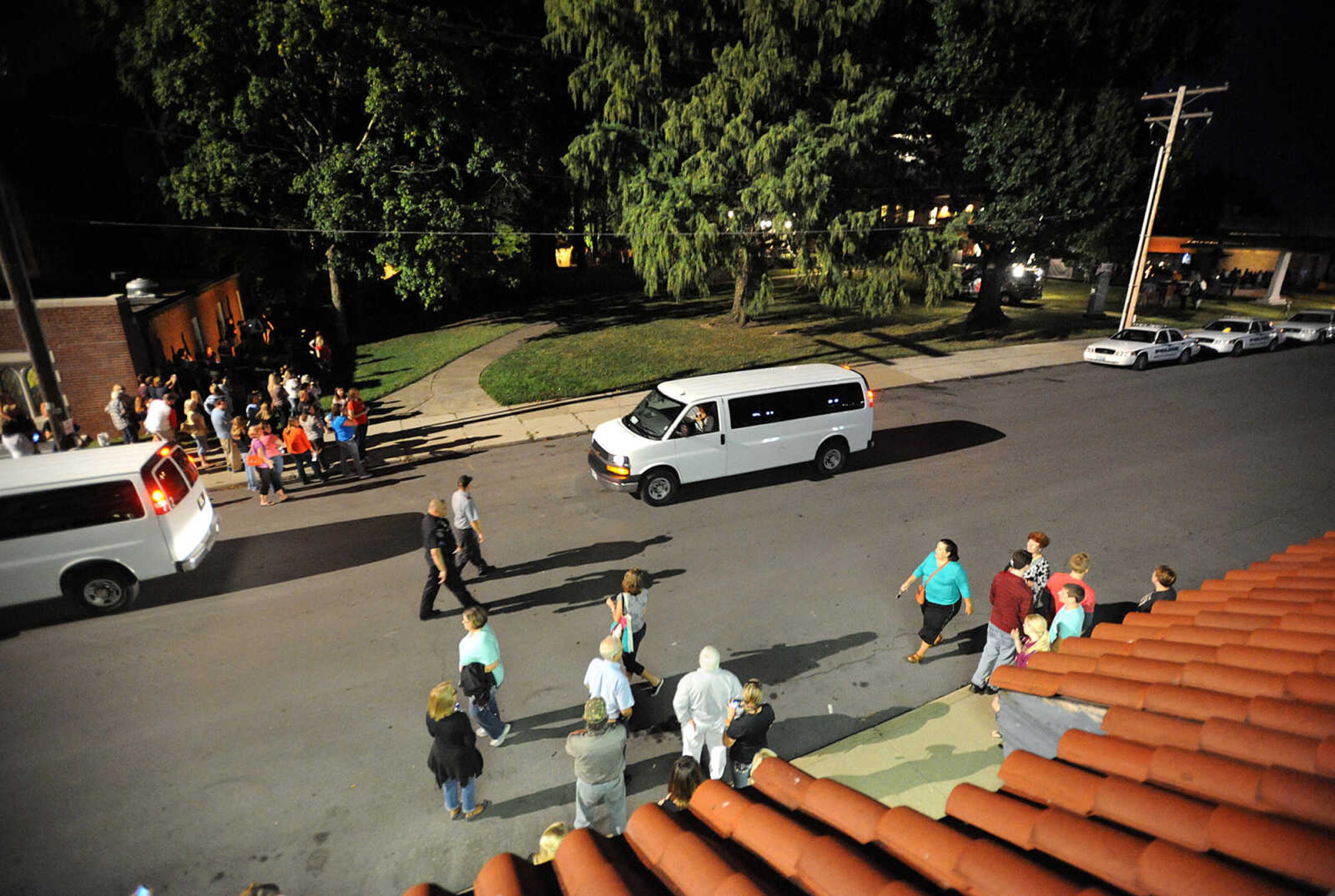 LAURA SIMON ~ lsimon@semissourian.com

Onlookers line Lorimier Street as filming for 20th Century Fox's feature film "Gone Girl" gets underway at the Common Pleas Courthouse, Thursday, Oct. 3, 2013, in Cape Girardeau.