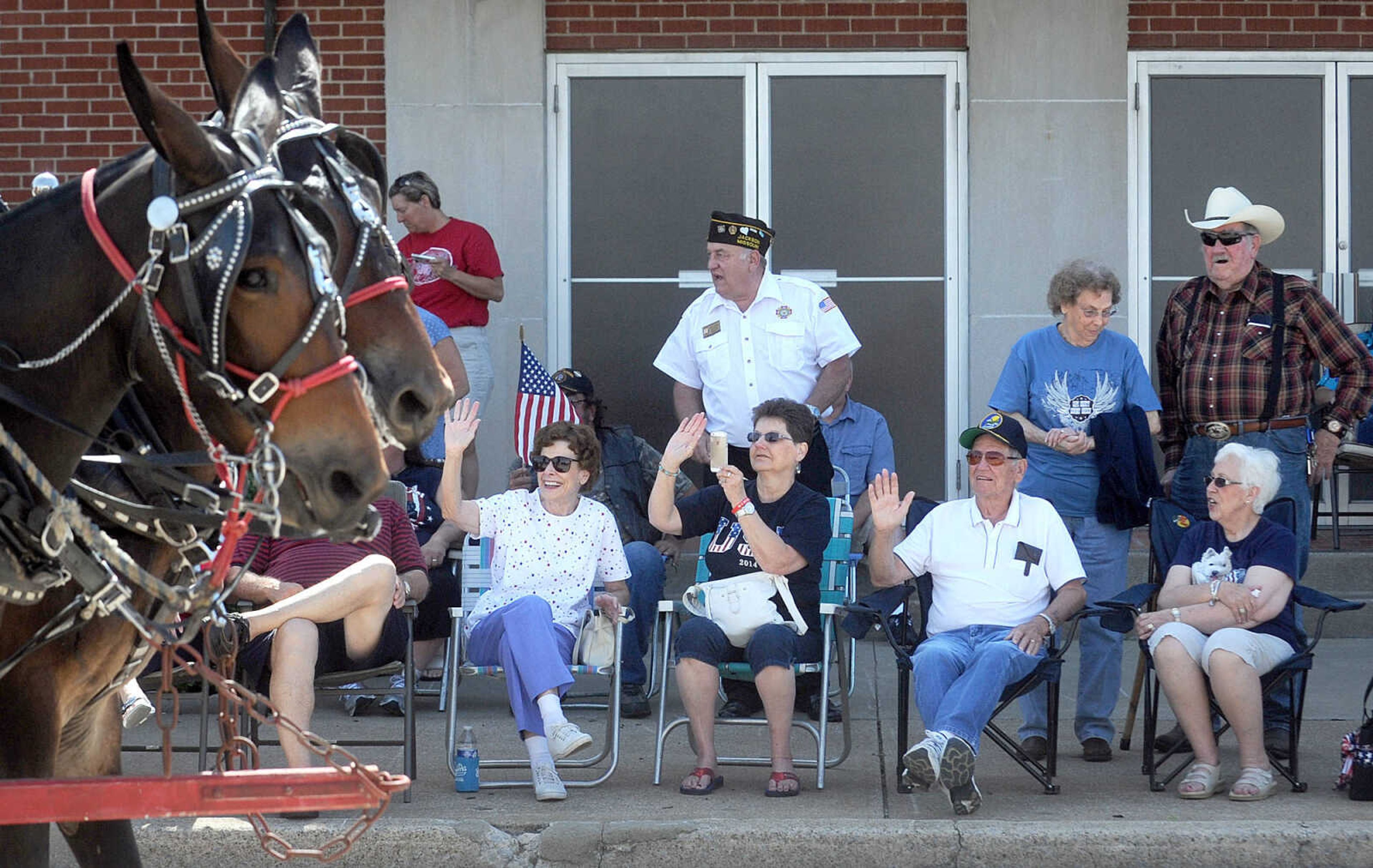 LAURA SIMON ~ lsimon@semissourian.com


People line the sidewalks as old-time horse drawn carriages head down High Street in Jackson, Saturday, July 5, 2014, during the Bicentennial Wagon Trail Parade.