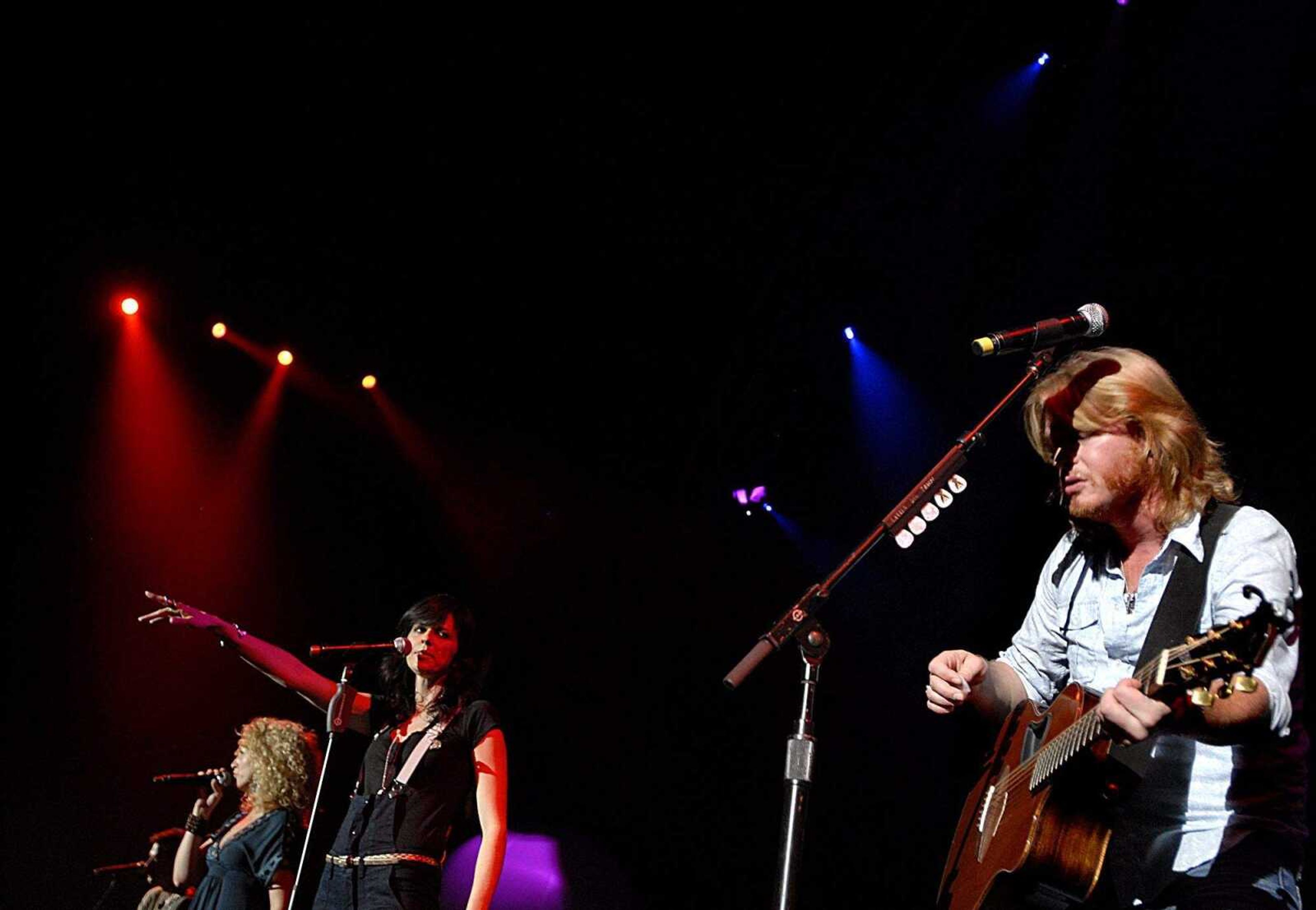 AARON EISENHAUER ~ aeisenhauer@semissourian.com
Little Big Town performs.