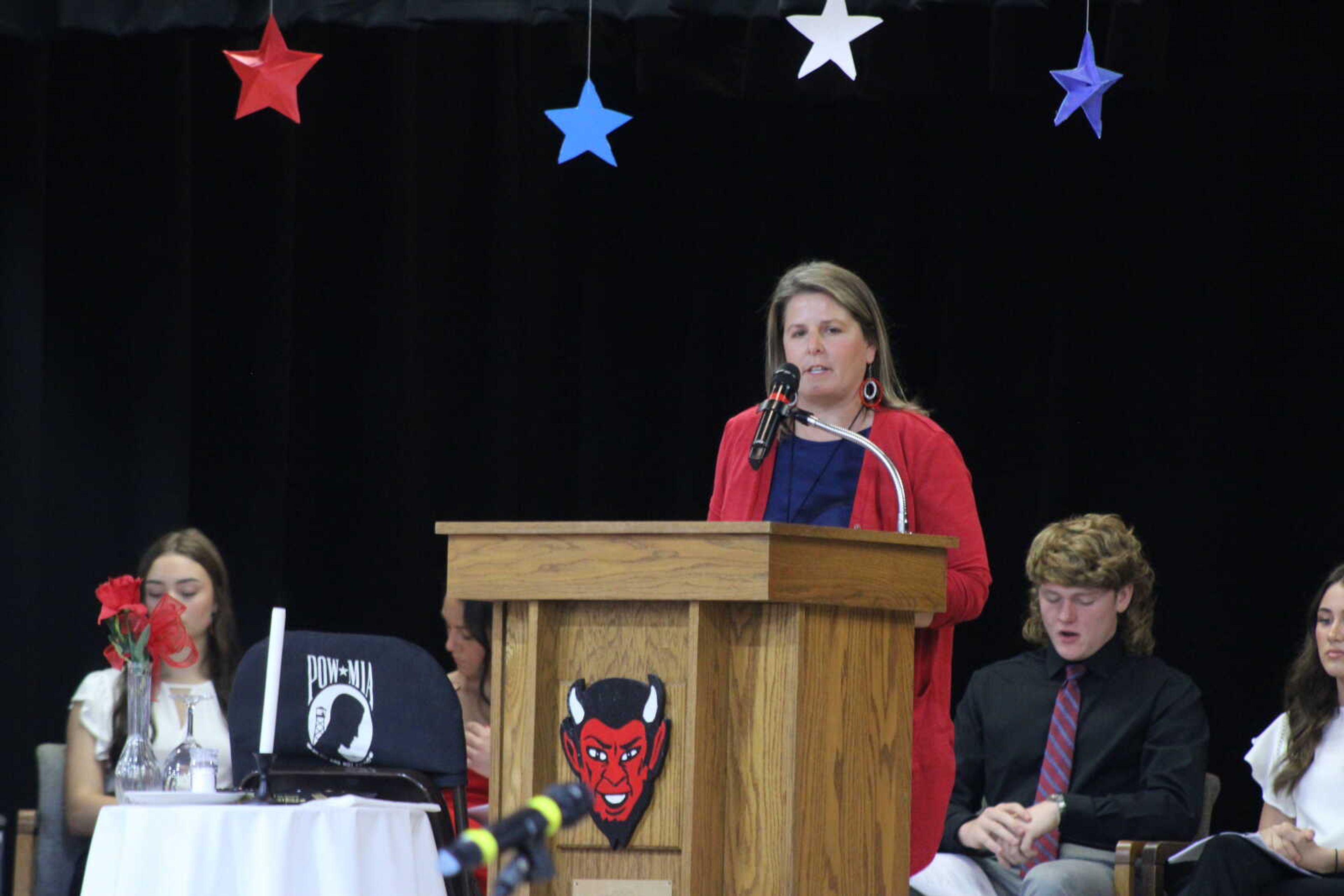 Morgan Swinford thanks the Veterans for attending the assembly and for their service.&nbsp;