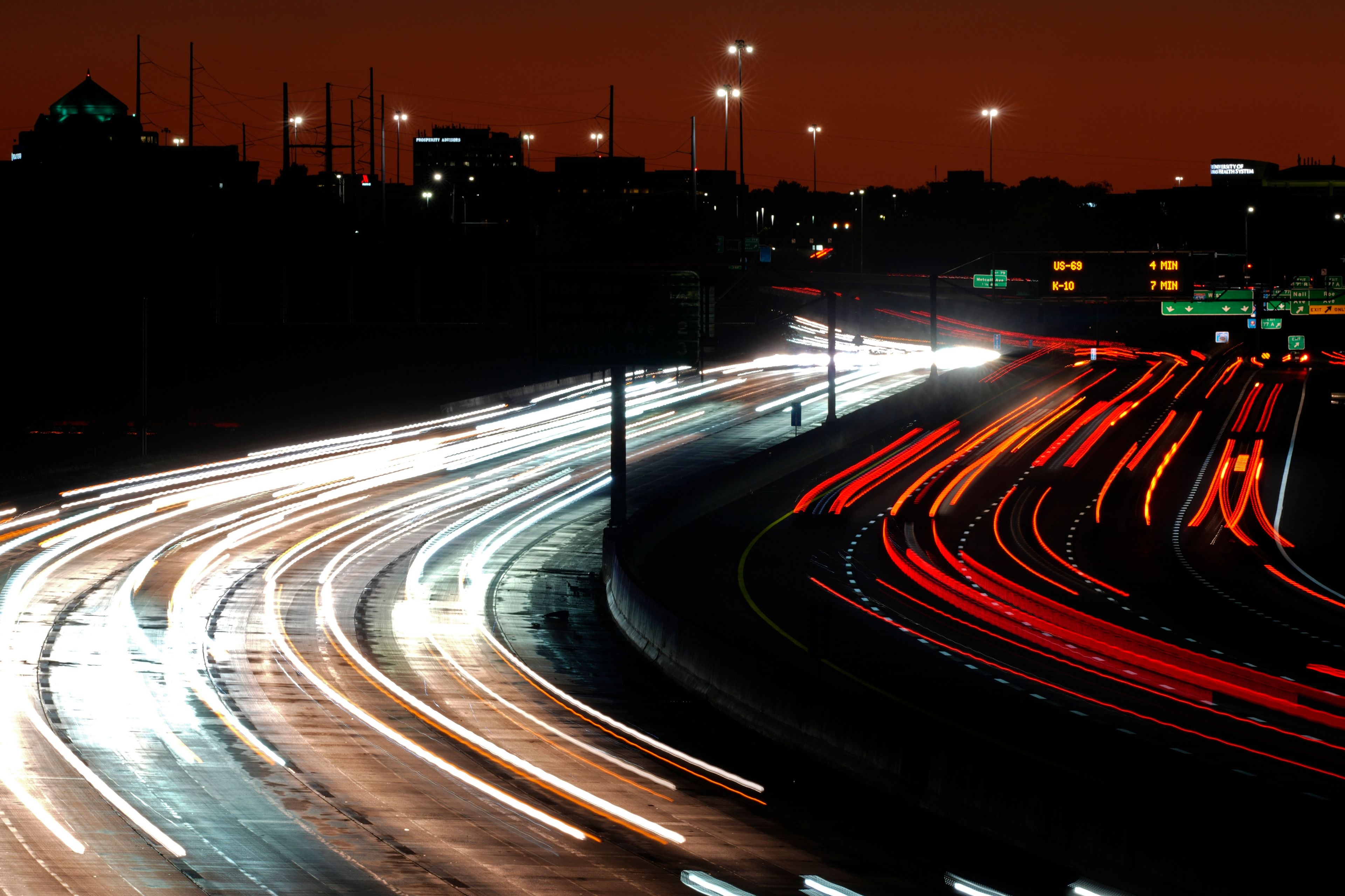 Traffic flows on Interstate 435 on Wednesday, Sept. 25, 2024, in Leawood, Kan. (AP Photo/Charlie Riedel)