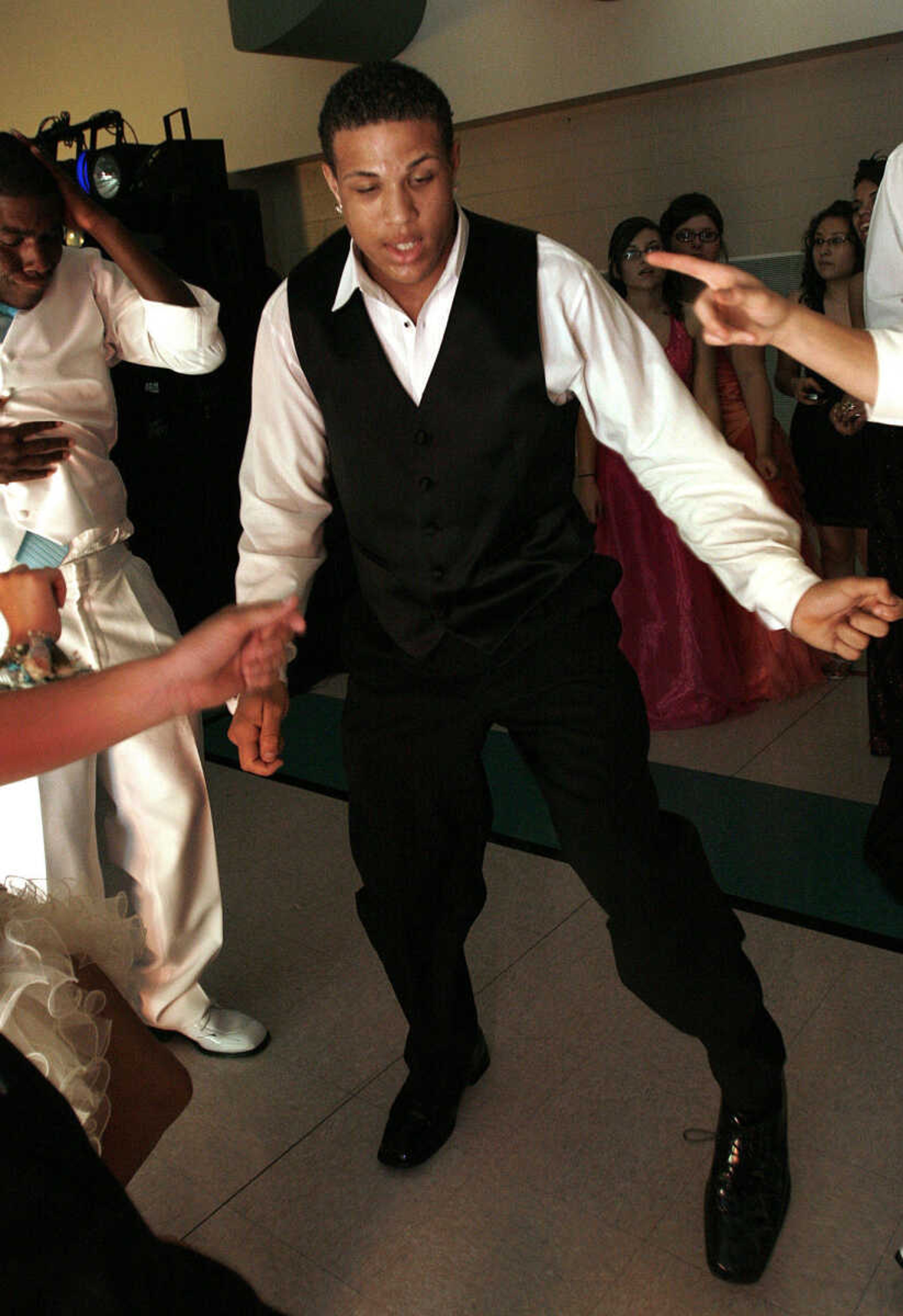 ELIZABETH DODD ~ edodd@semissourian.com
Photos from the 2009 Jackson High School Prom May 9 at the Osage Center.