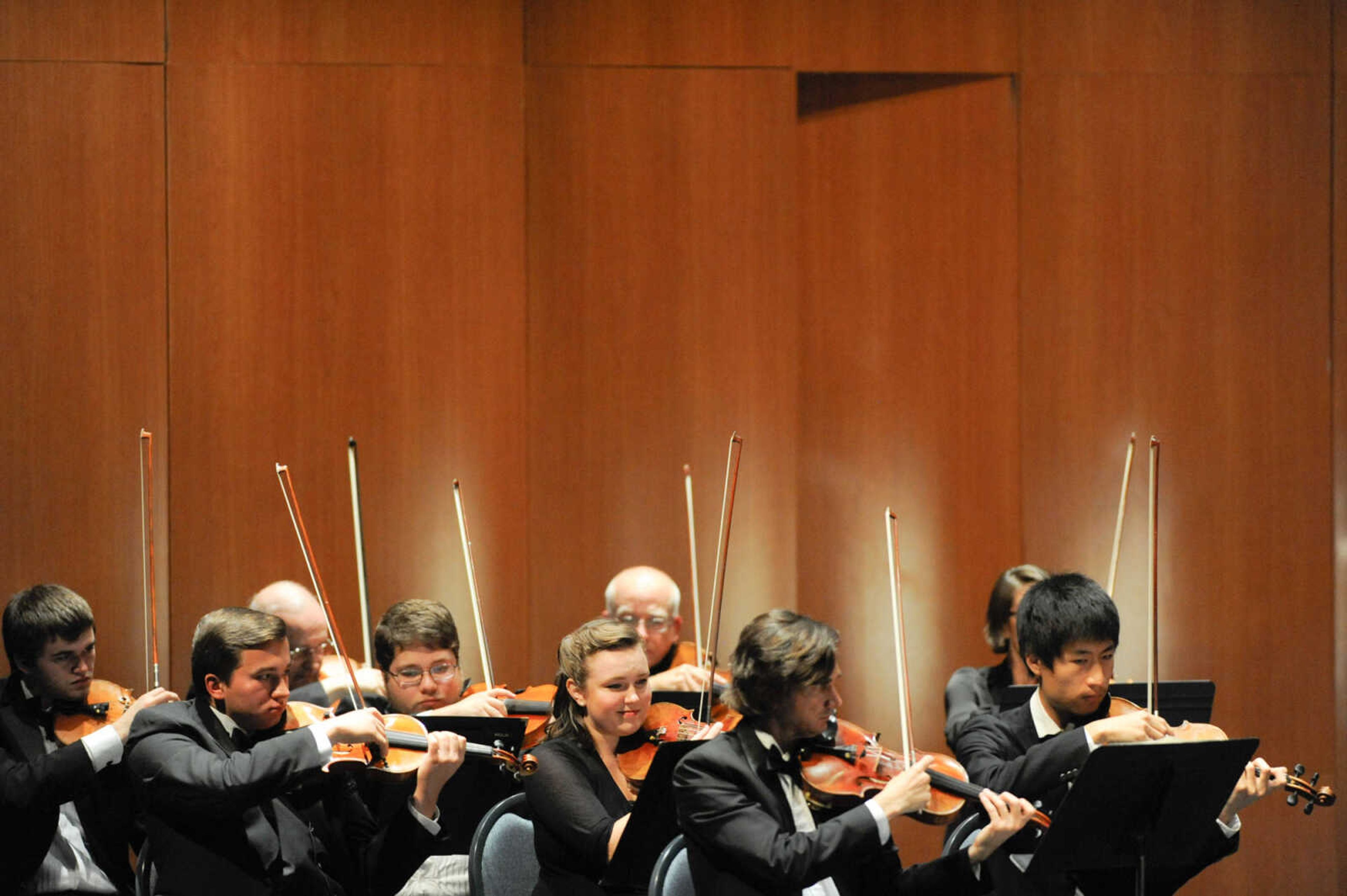 GLENN LANDBERG ~ glandberg@semissourian.com

Southeast Missouri Symphony Orchestra Gala Season Opener at the River Campus Tuesday, Oct. 13, 2015.