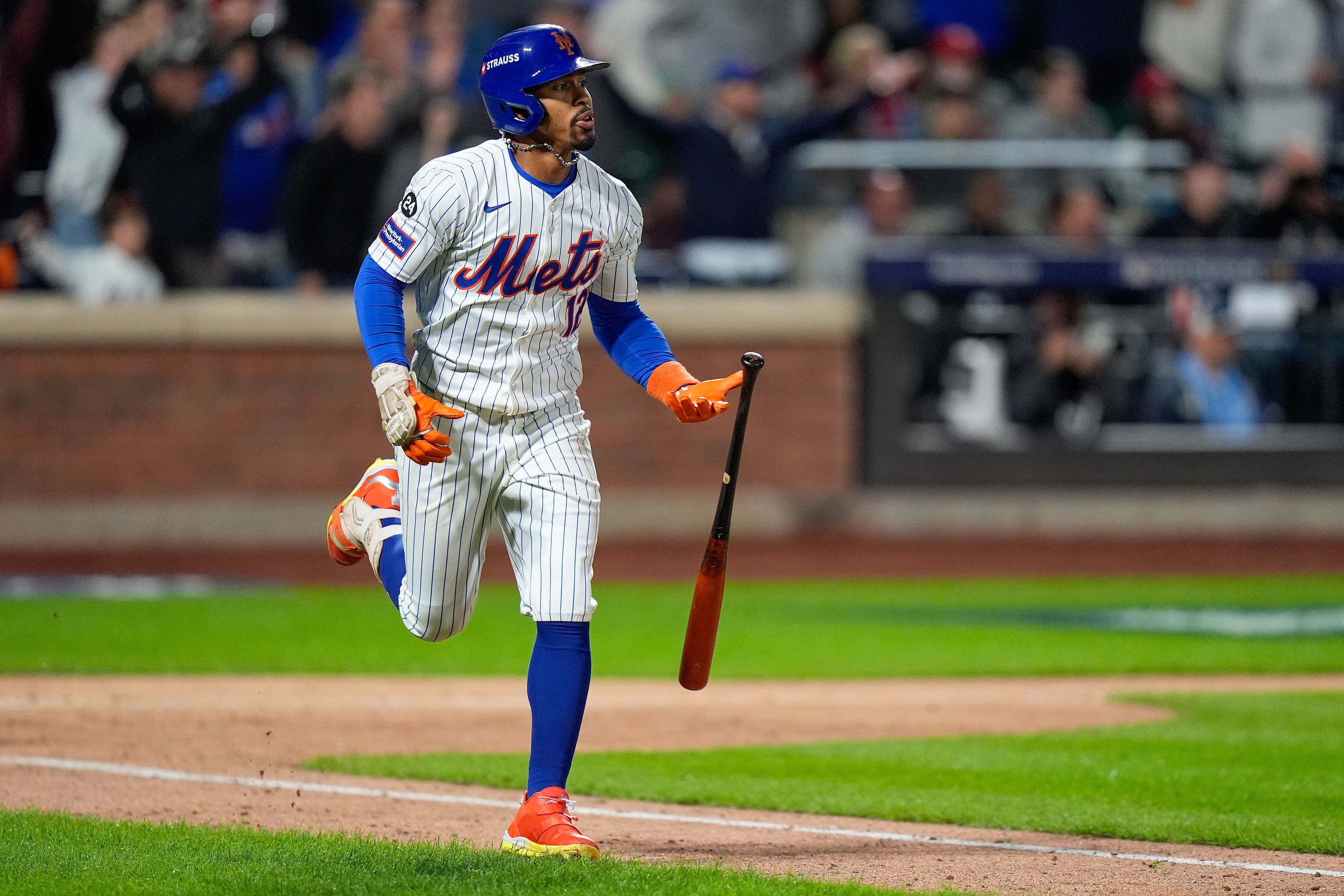 New York Mets' Francisco Lindor (12) drops his bat as he rounds the bases after hitting a grand slam home run against the Philadelphia Phillies during the sixth inning of Game 4 of the National League baseball playoff series, Wednesday, Oct. 9, 2024, in New York. (AP Photo/Frank Franklin II)