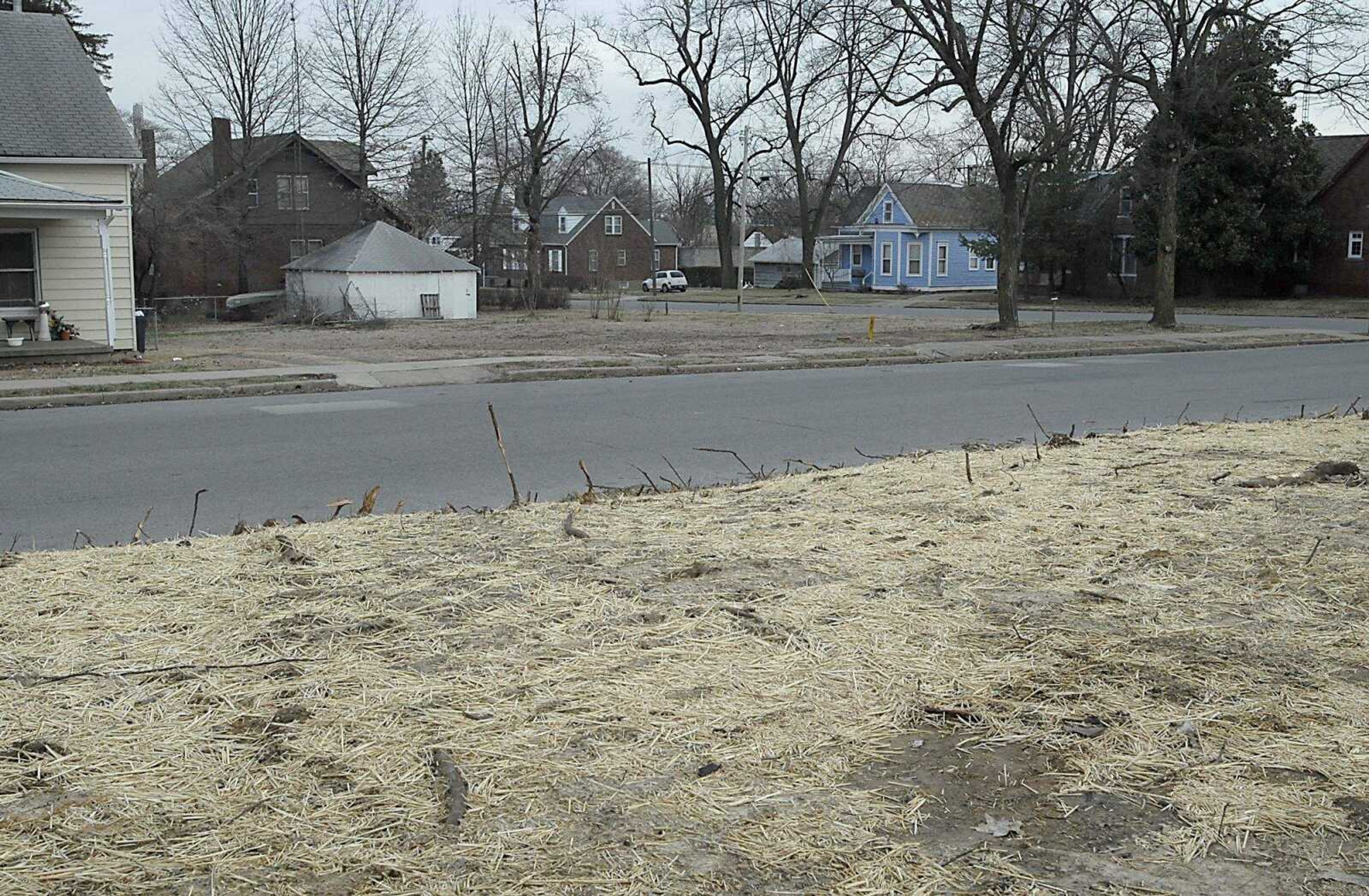 KIT DOYLE ~ kdoyle@semissourian.com
The empty lot of where a home once stood at 321 South Ellis is now covered with straw after the home was demolished. Across the street was once 338, where another burned house has been torn down.