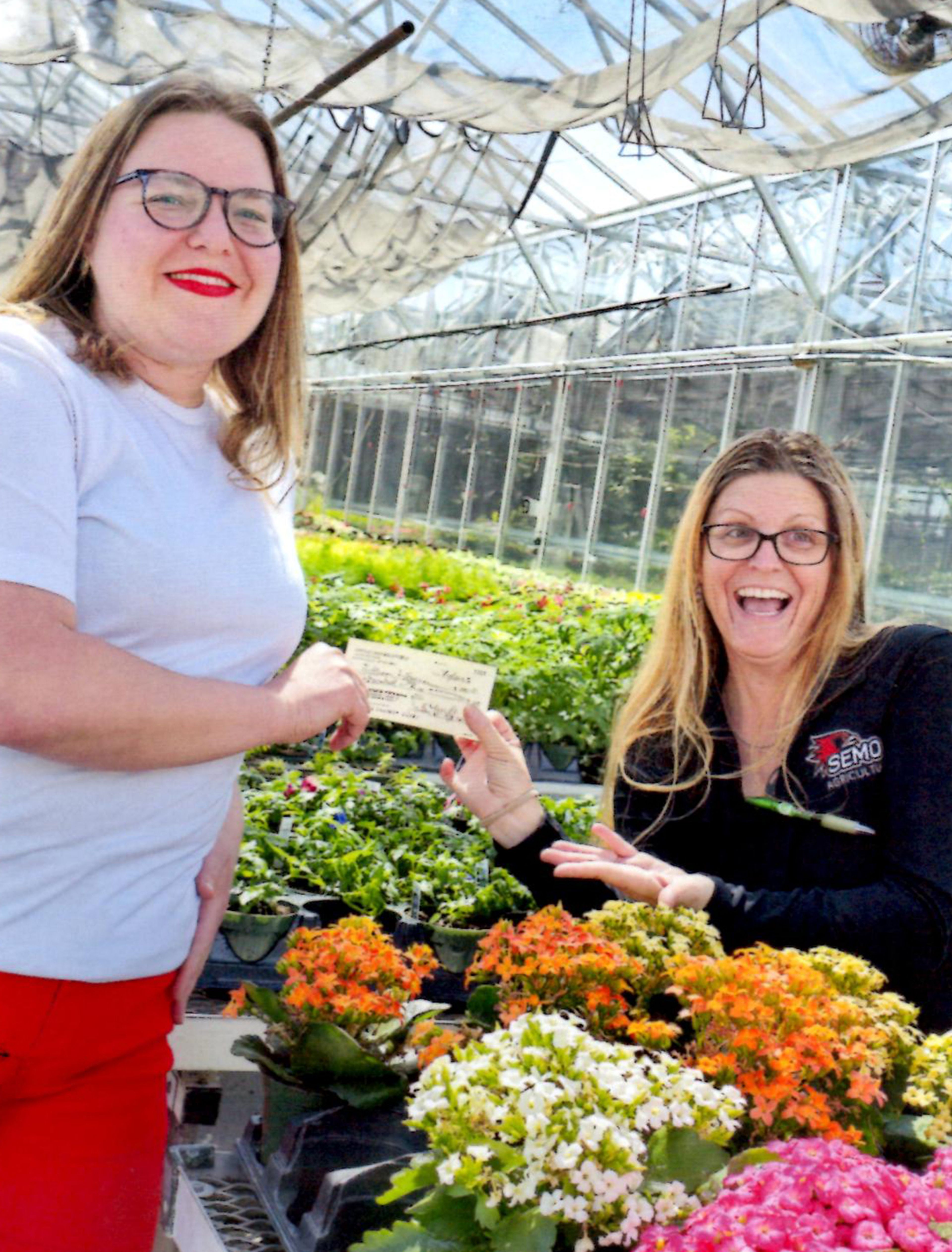 Essner receives scholarship