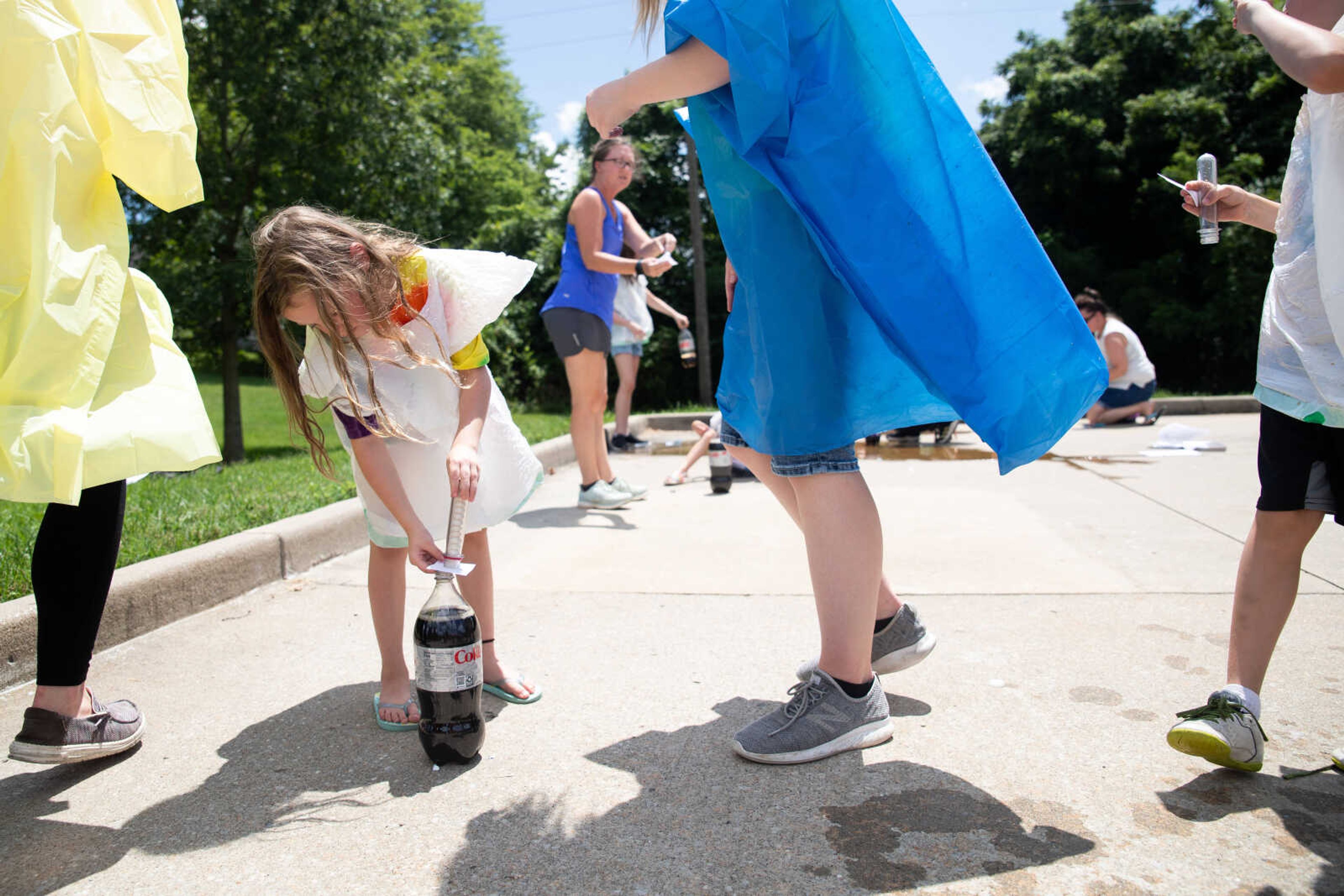 Tessa&nbsp;Behring, 6, drops Menthos in a Coke bottle.