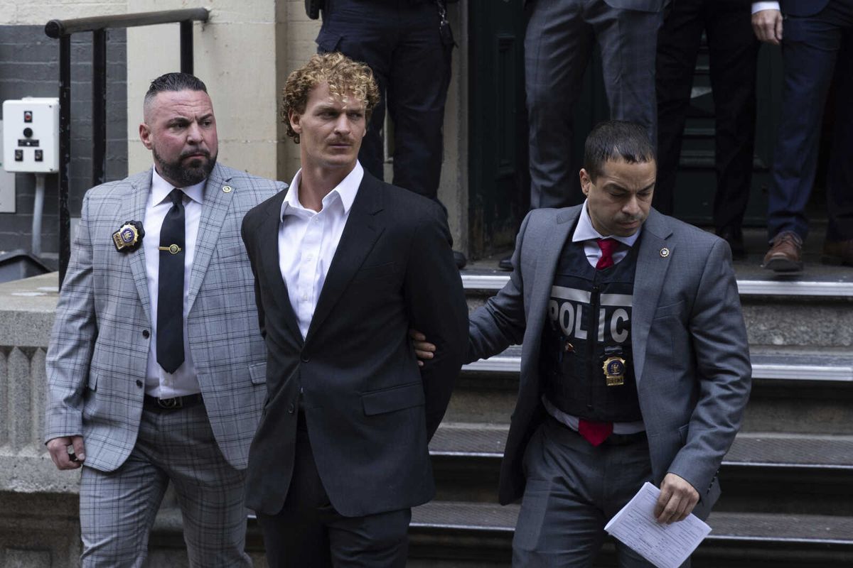 Grand jury indicts man in chokehold death of New York City s...