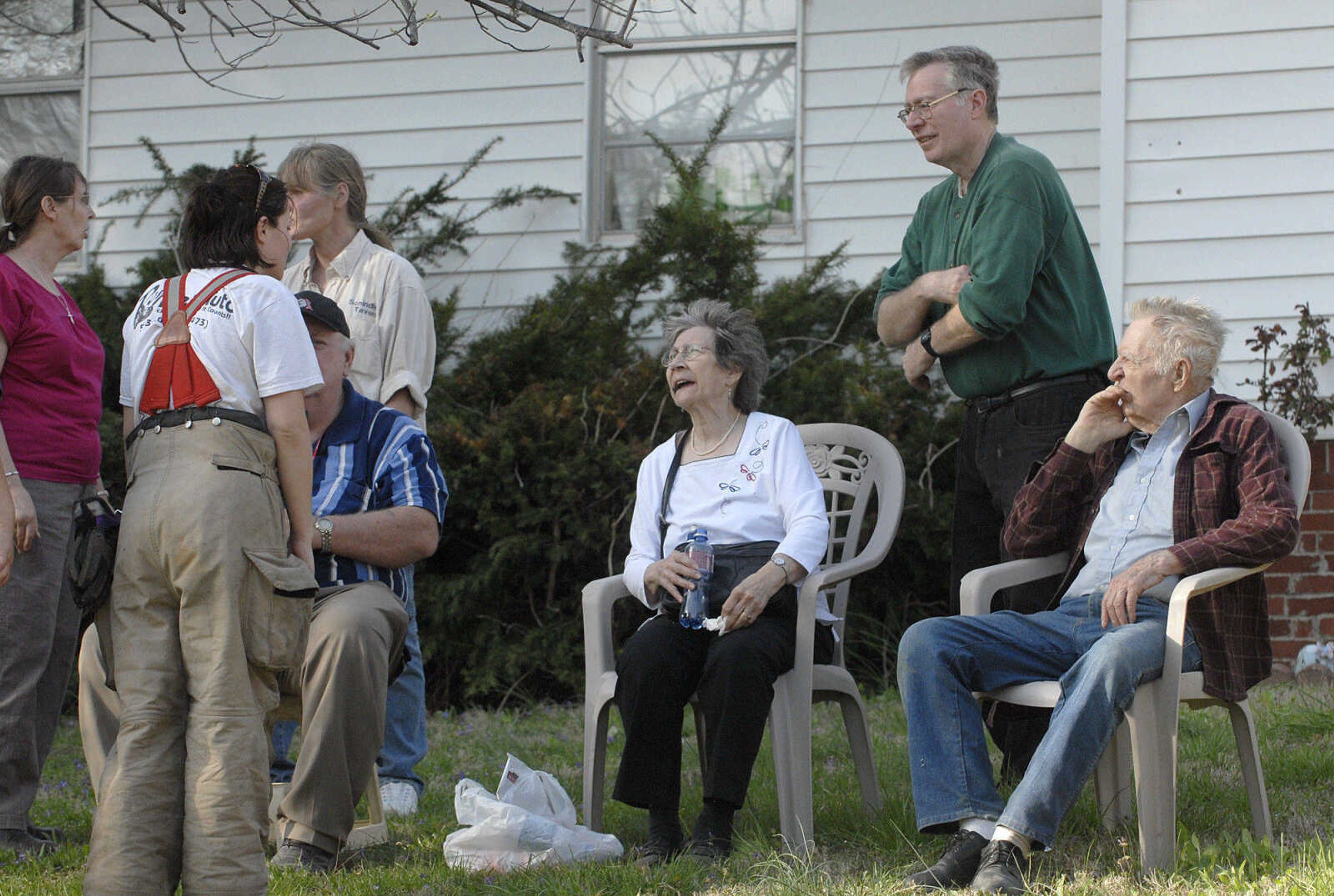 LAURA SIMON~lsimon@semissourian.com
A firefighter speaks with Lucille, left, Kenneth, center, and Tom Ackman during a natural cover fire off of Cissus Lane near Neelys Landing Sunday, April 3, 2011. Firefighters from Cape Girardeau, Perry, Scott, and Bollinger Counties contained the blaze that ravaged 50 acres of land.