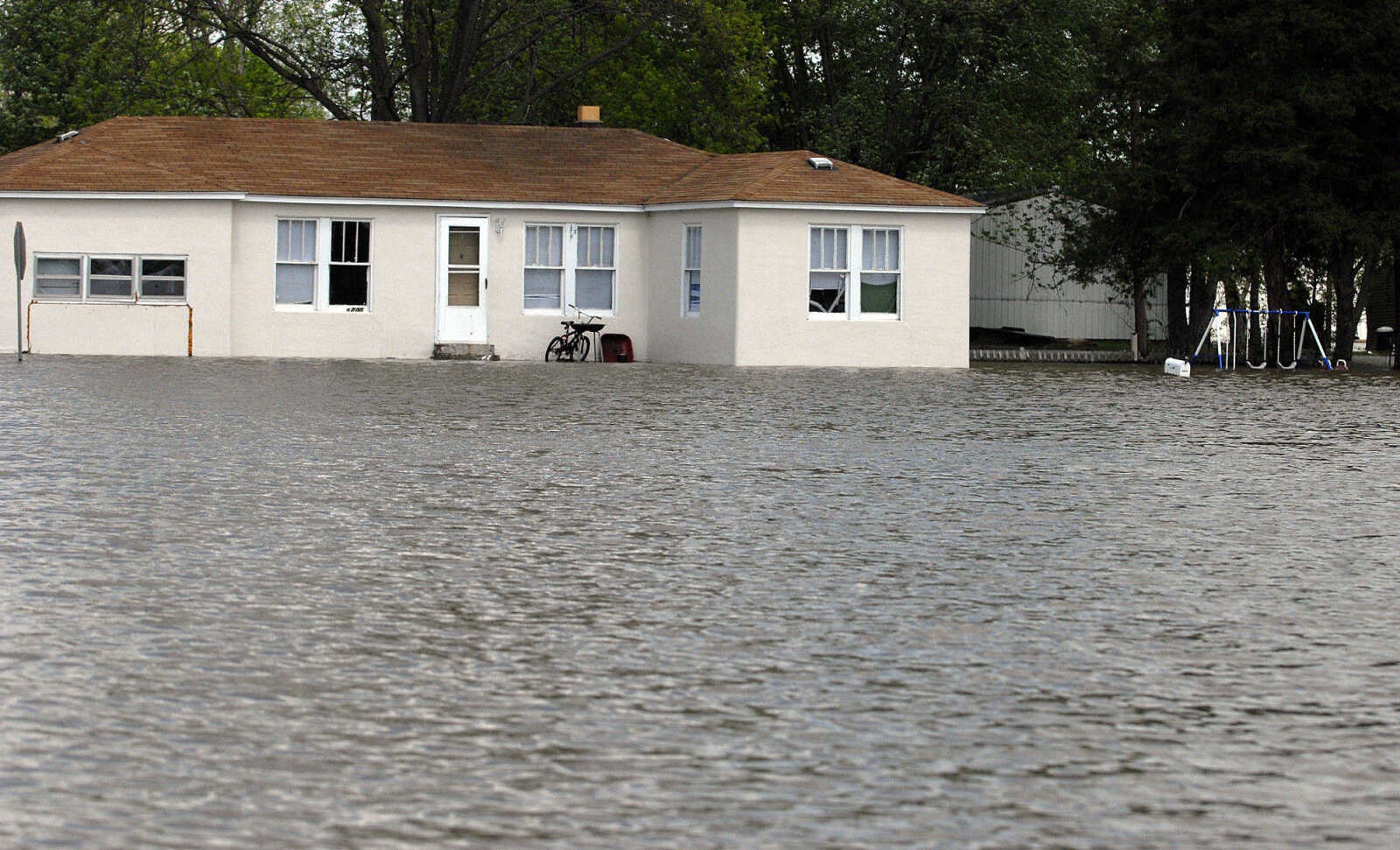 LAURA SIMON~lsimon@semissourian.com
The Mississippi River floods the Red Star district Thursday, April 28, 2011 in Cape Girardeau.