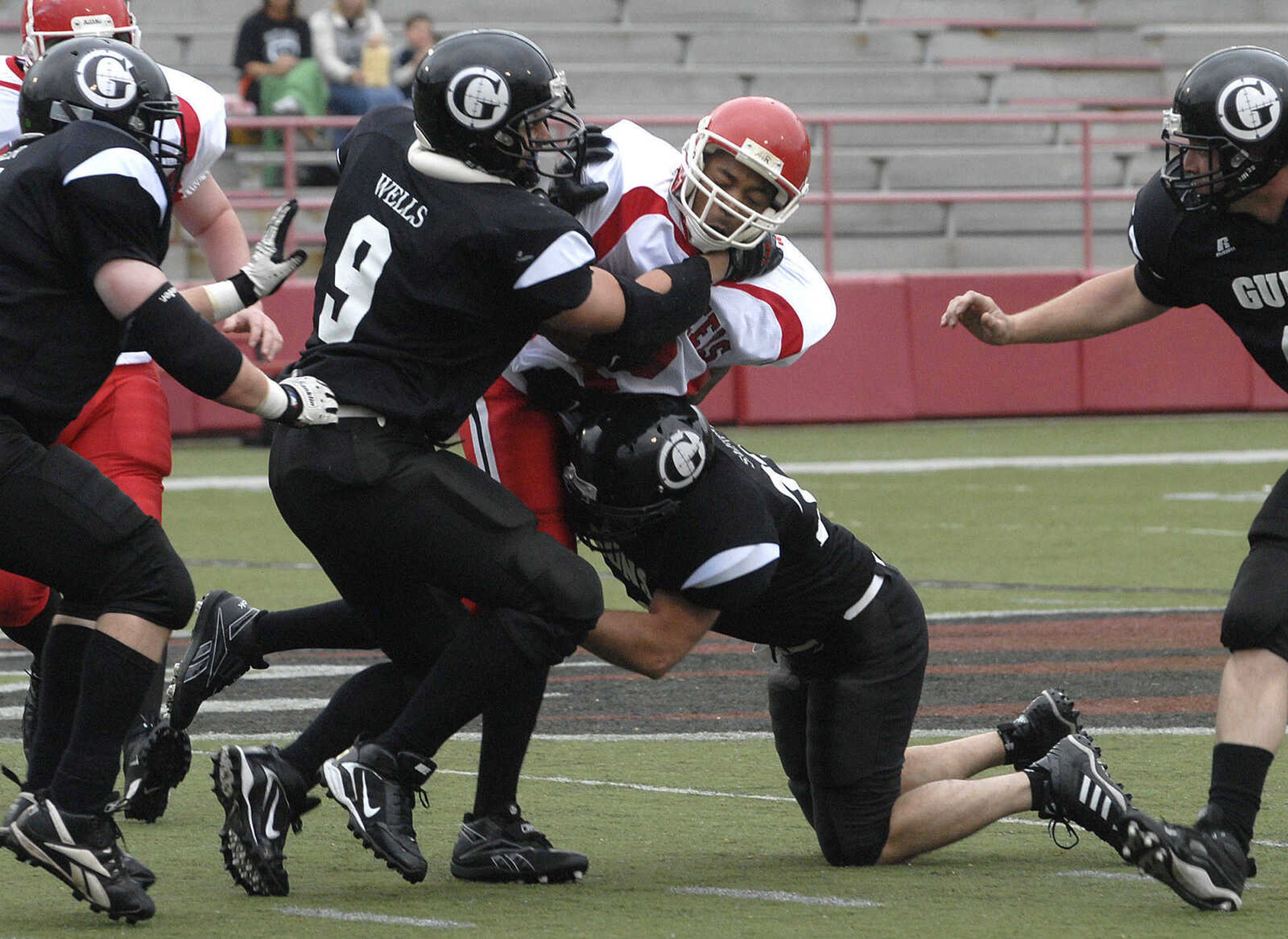 Cape County Enforcers wide receiver Kelvin Robinson runs into the Springfield Guns' Chris Wells.