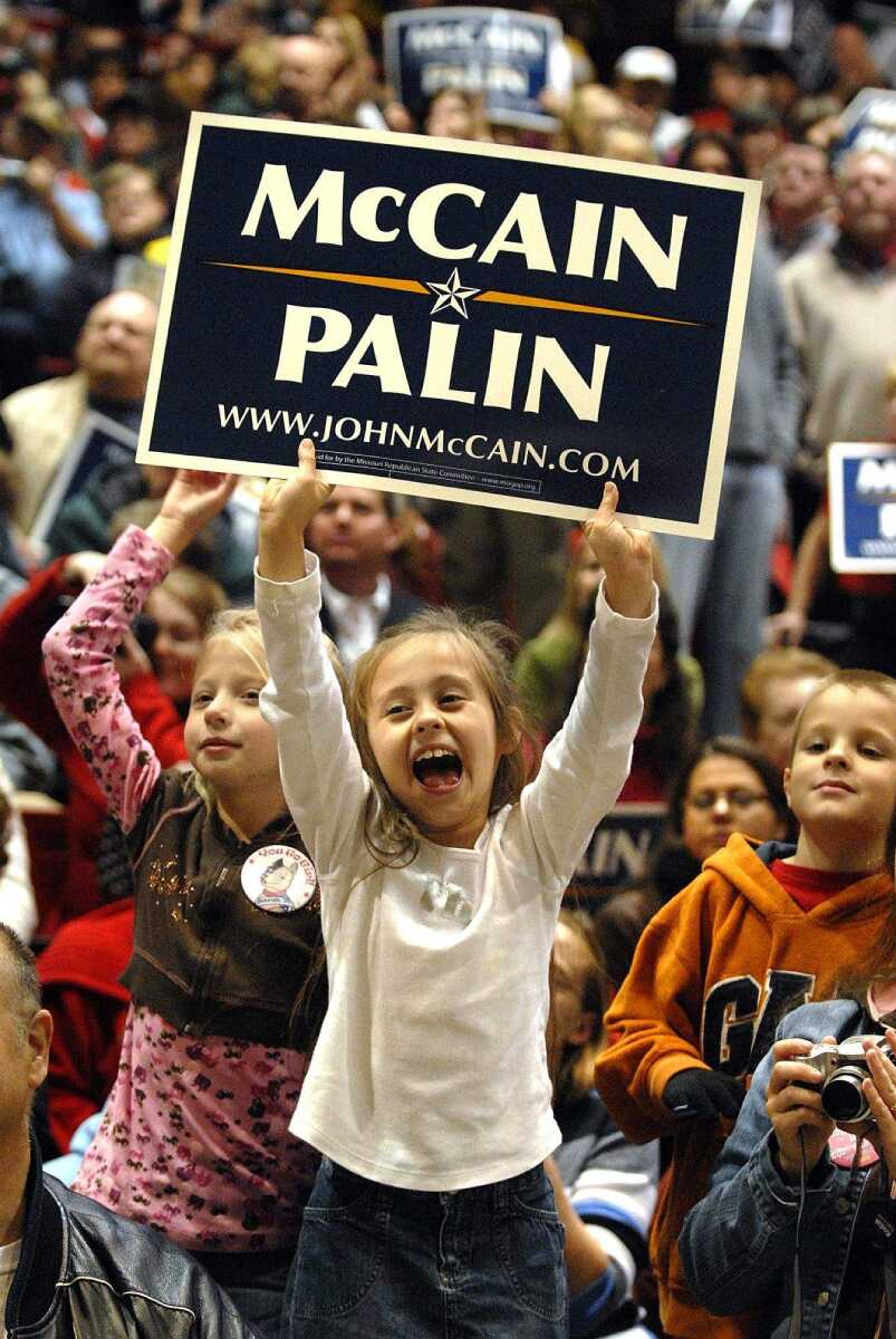 ELIZABETH DODD ~ edodd@semissourian.com
Laura Eskew, 7, of Campbell, Mo., has fun cheering for Gov. Sarah Palin.