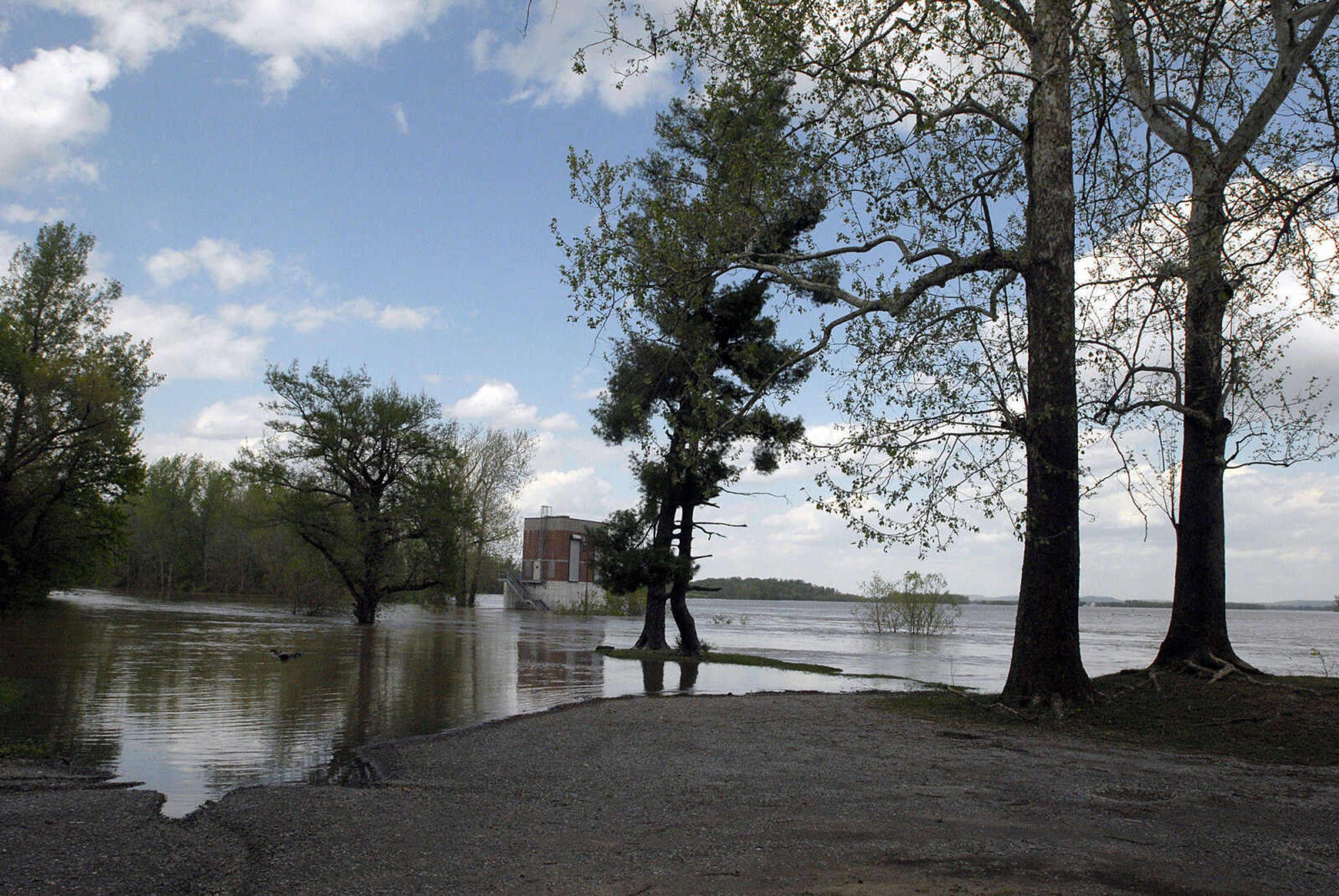 LAURA SIMON~lsimon@semissourian.com
The Mississippi River floods the area below Cape Rock in Cape Girardeau Thursday, April 28, 2011.