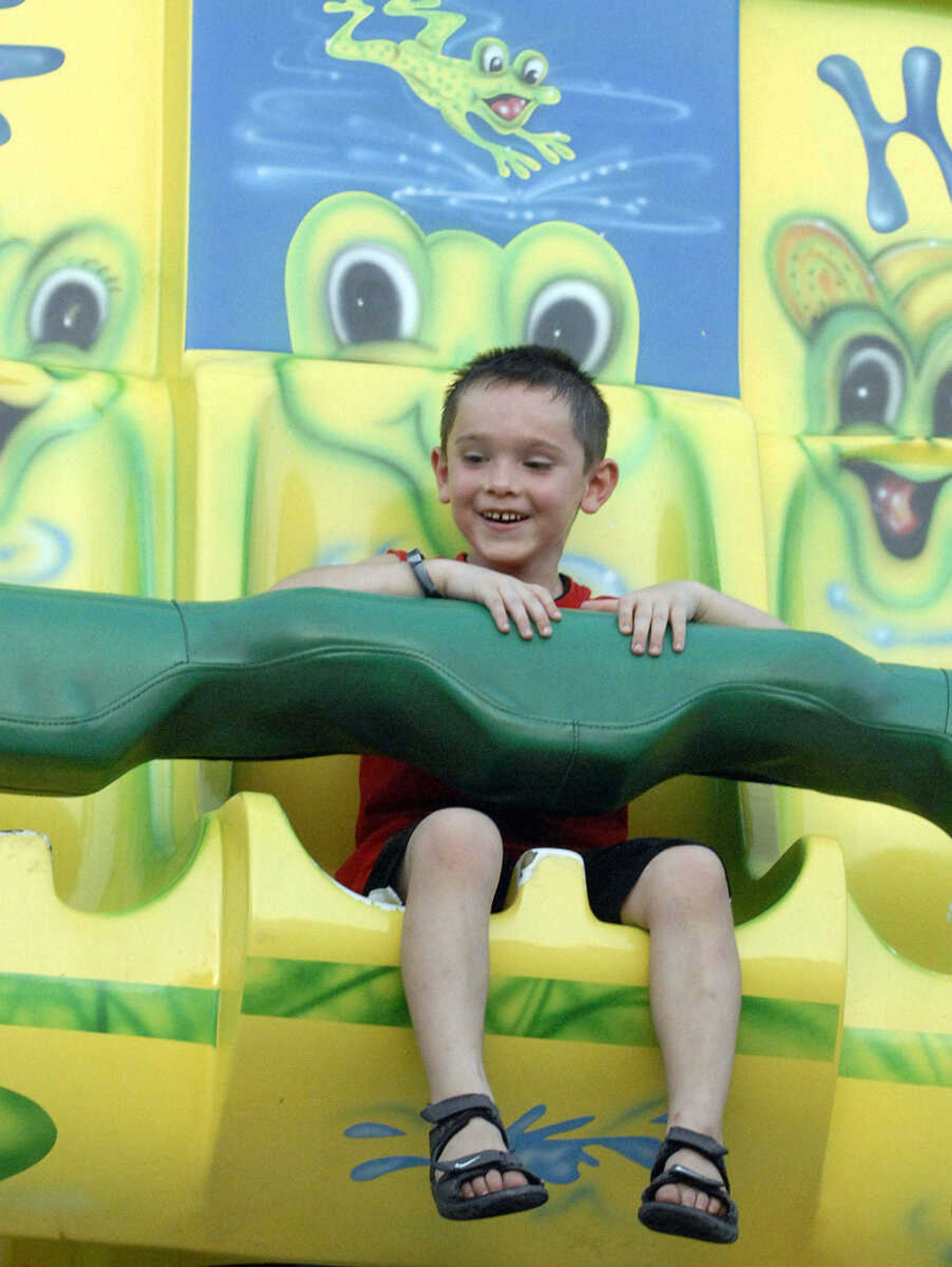 LAURA SIMON ~ lsimon@semissourian.com
The Frog Hopper drops Collin Huffman from above the crowd Tuesday, July 26, 2011 during the 103rd annual Jackson Homecomers celebration.