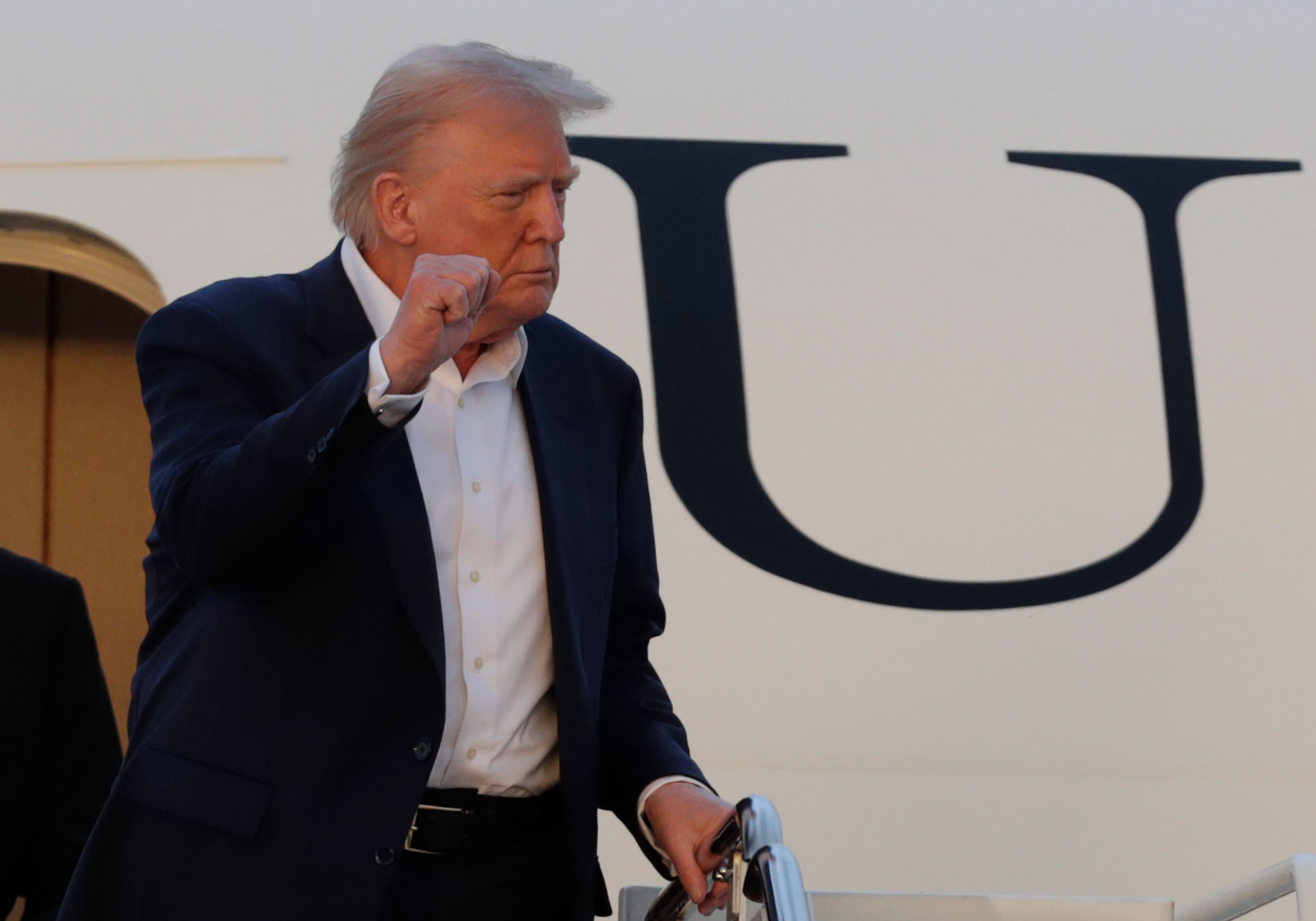 Trump administration says it'll pay immigrants in the US illegally $1,000 to leave the country