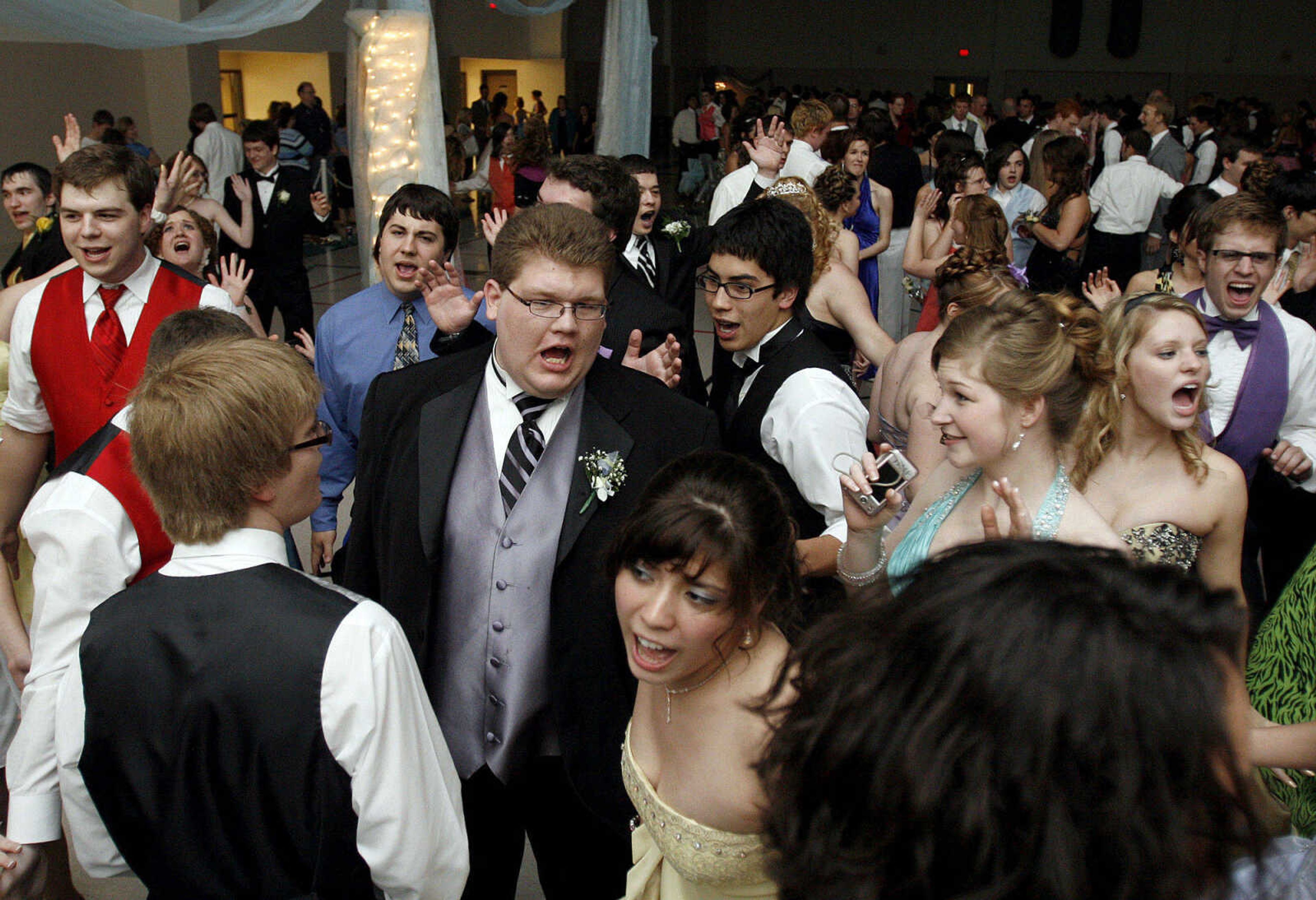 ELIZABETH DODD ~ edodd@semissourian.com
Photos from the 2009 Jackson High School Prom May 9 at the Osage Center.