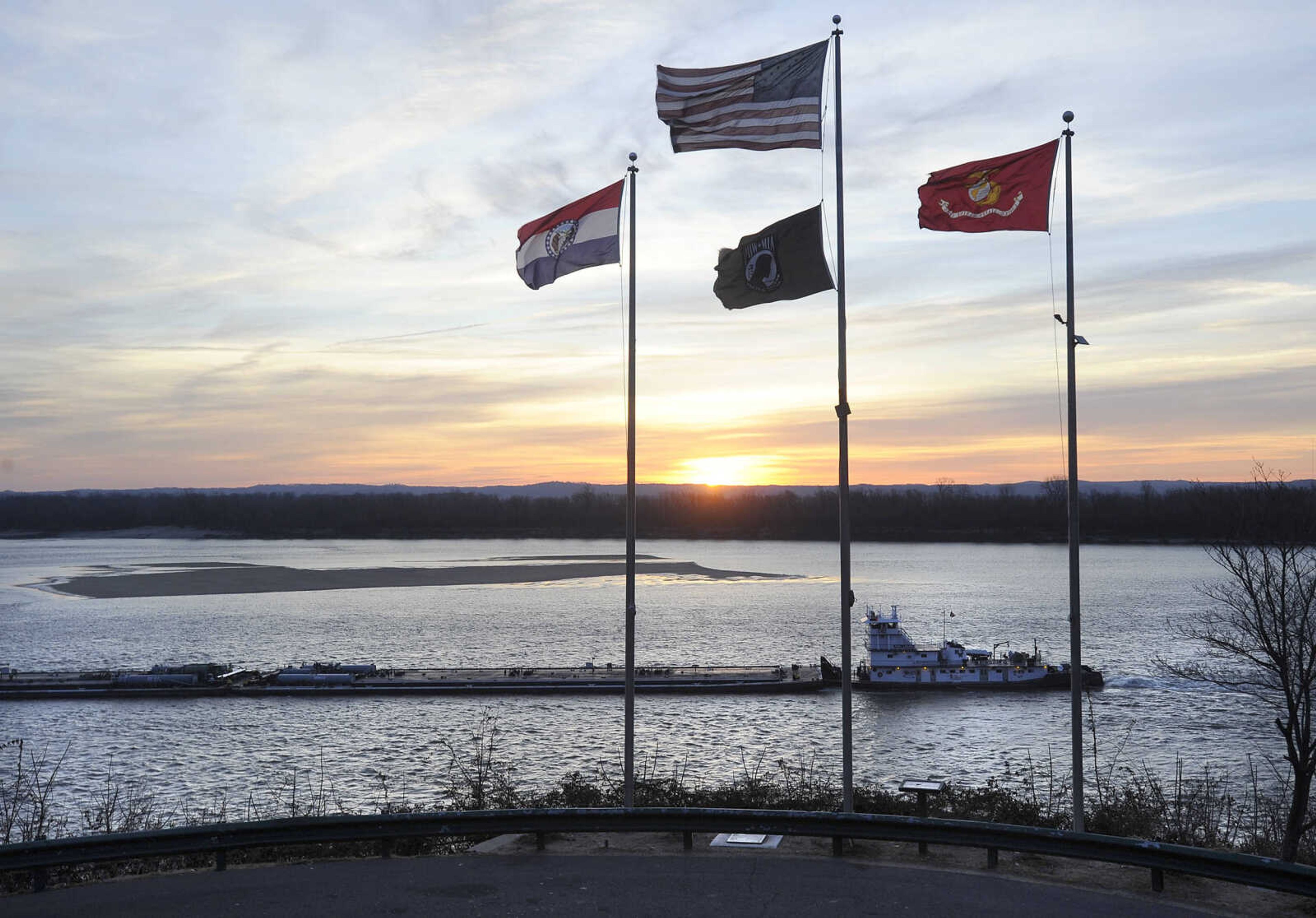 FRED LYNCH ~ flynch@semissourian.com
The motor vessel Ana Louise of the Magnolia Marine Transport fleet moves up the Mississippi River across from Cape Rock Park on Wednesday, Jan. 31, 2018 as the sun rises at 7:05 a.m. in Cape Girardeau.