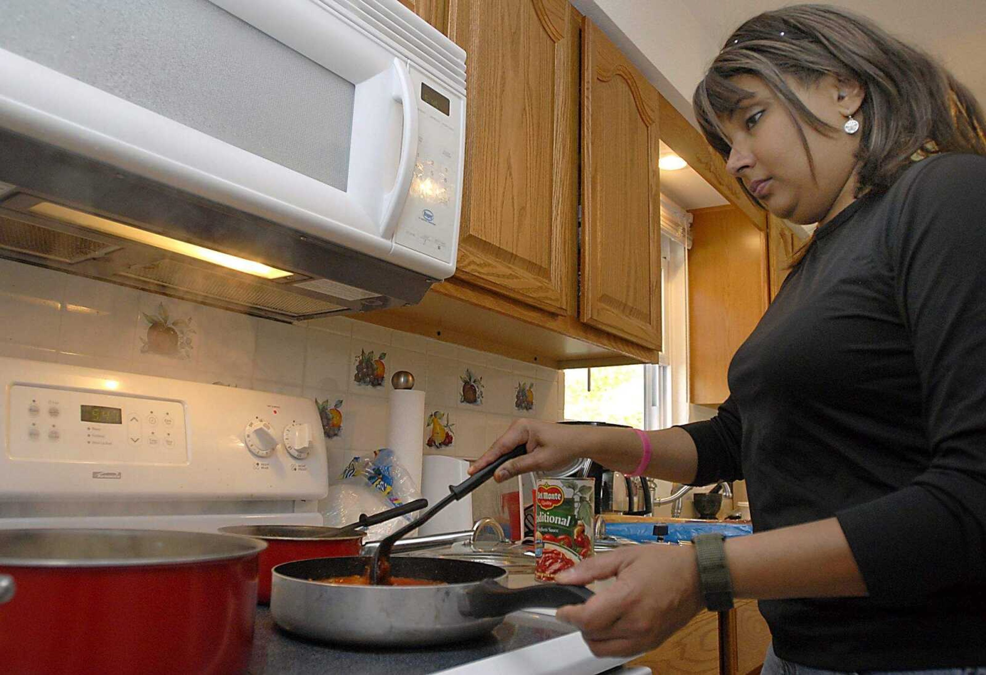 KIT DOYLE ~ kdoyle@semissourian.com
Lucky Sands cooked spaghetti Monday evening, April 21, 2008, which seldom occurs at her Cape Girardeau home. With PTSD, she normally doesn't feel like cooking.