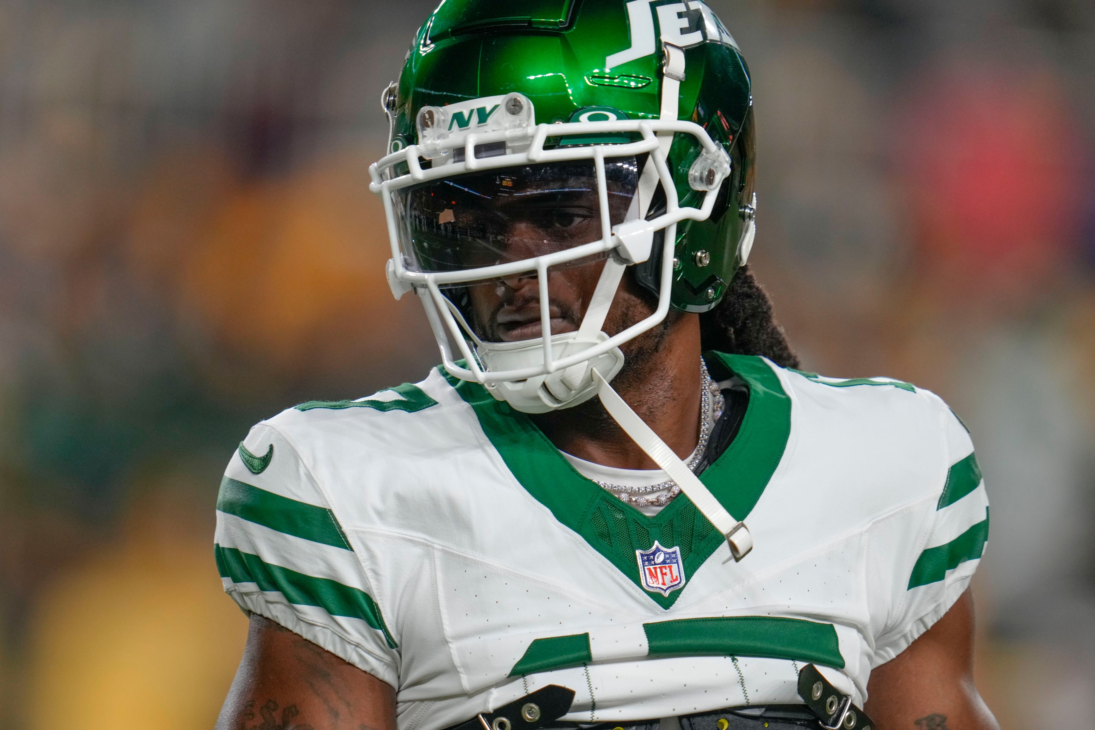 New York Jets wide receiver Davante Adams (17) warms up before an NFL football game against the Pittsburgh Steelers in Pittsburgh, Sunday, Oct. 20, 2024. (AP Photo/Gene J. Puskar)