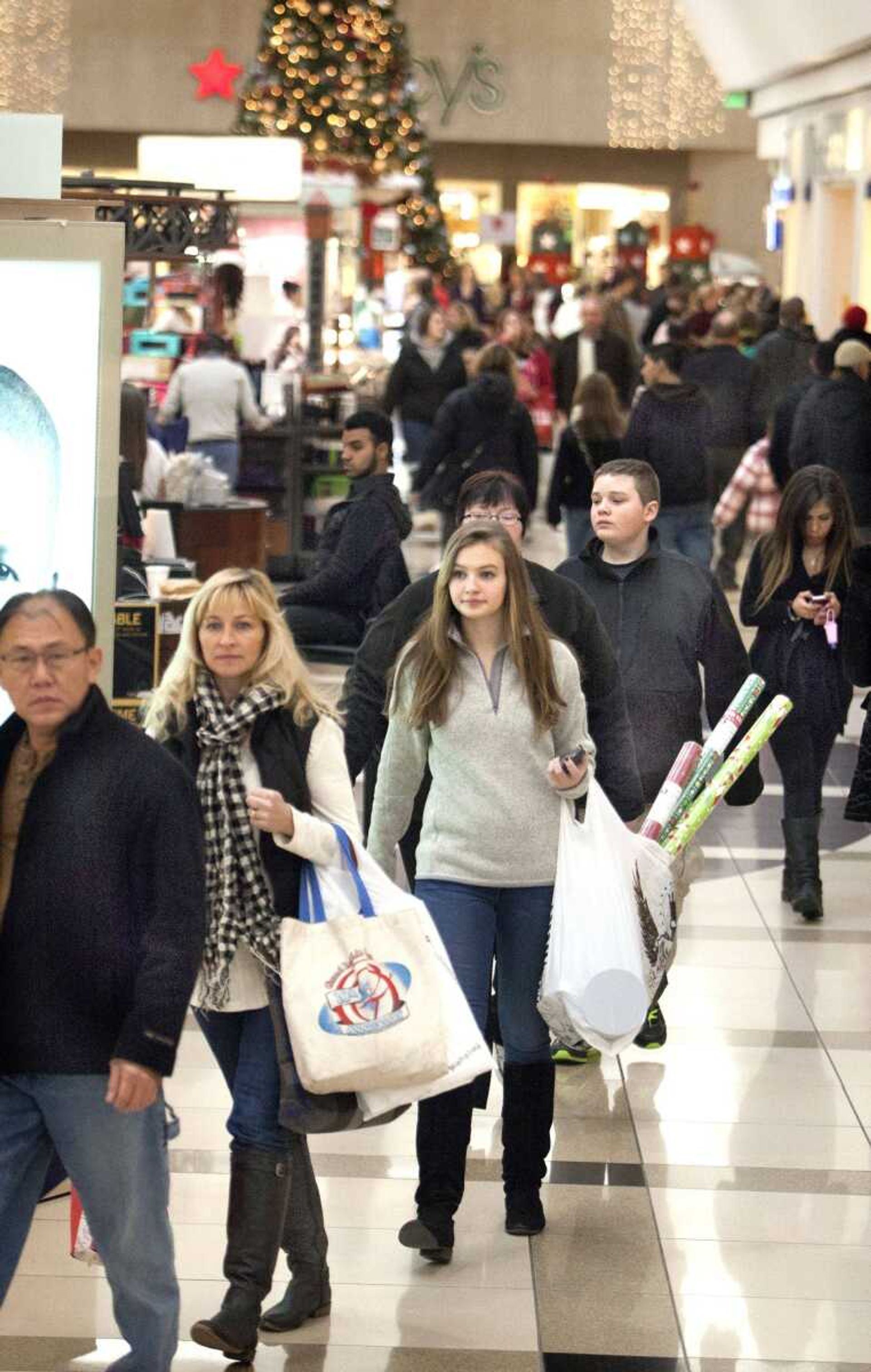 Shoppers fill Woodland Mall in Grand Rapids, Mich., on Wednesday. Despite discounts and other incentives stores offered leading up to Christmas, U.S. holiday sales so far this year have been the weakest since 2008. (Emily Zoladz)