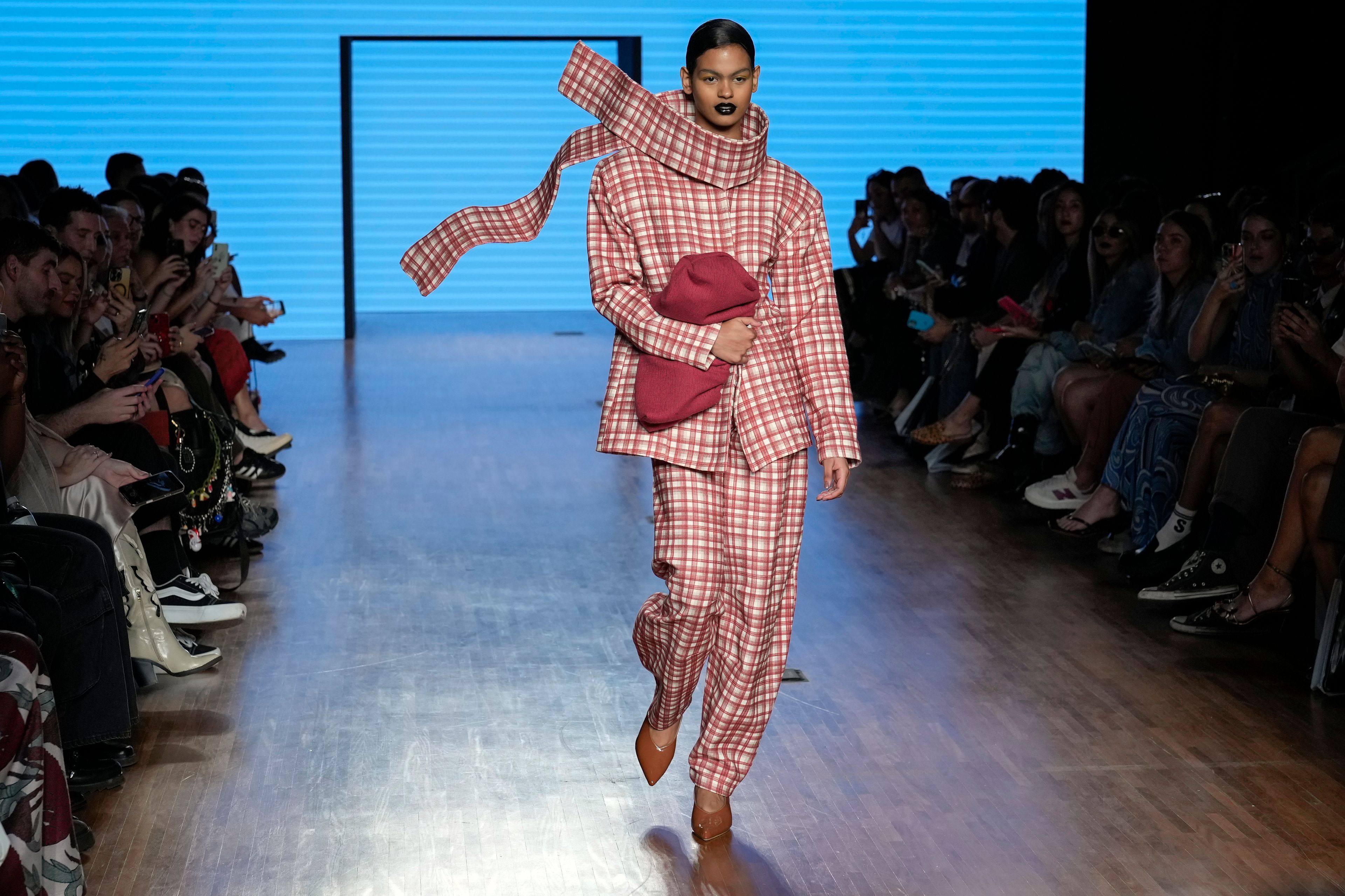 A model wears a creation from the Weider Silveiro collection during Sao Paulo Fashion Week in Sao Paulo, Wednesday, Oct. 16, 2024. (AP Photo/Andre Penner)