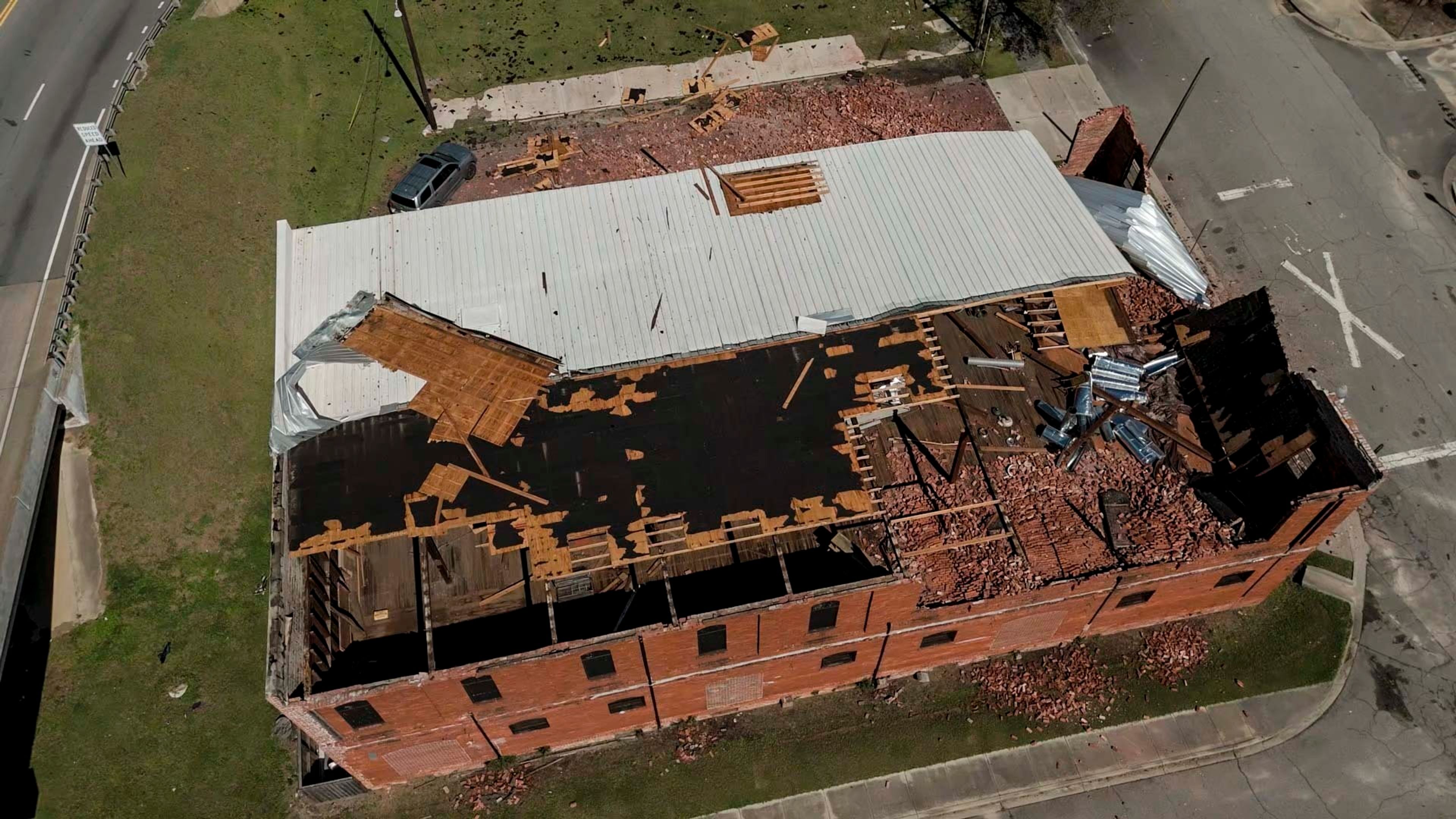 The business Chez What is seen after of Hurricane Helene moved through the area Friday, Sept. 27, 2024, in Valdosta, Ga. (AP Photo/Mike Stewart)