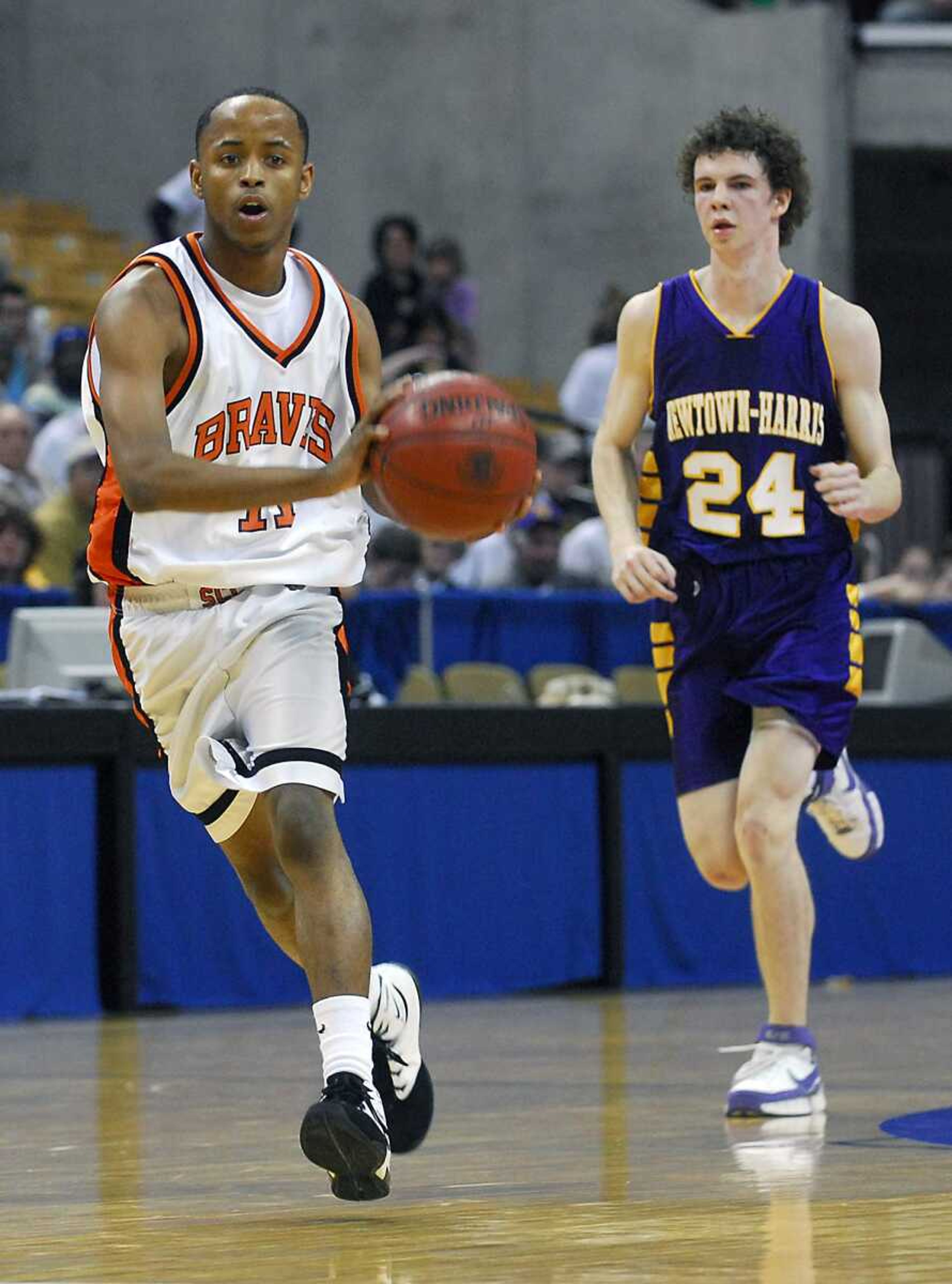 KIT DOYLE ~ kdoyle@semissourian.com
Braves sophomore Stewart Johnson looks to pass Saturday, March 21, 2009, at Mizzou Arena.