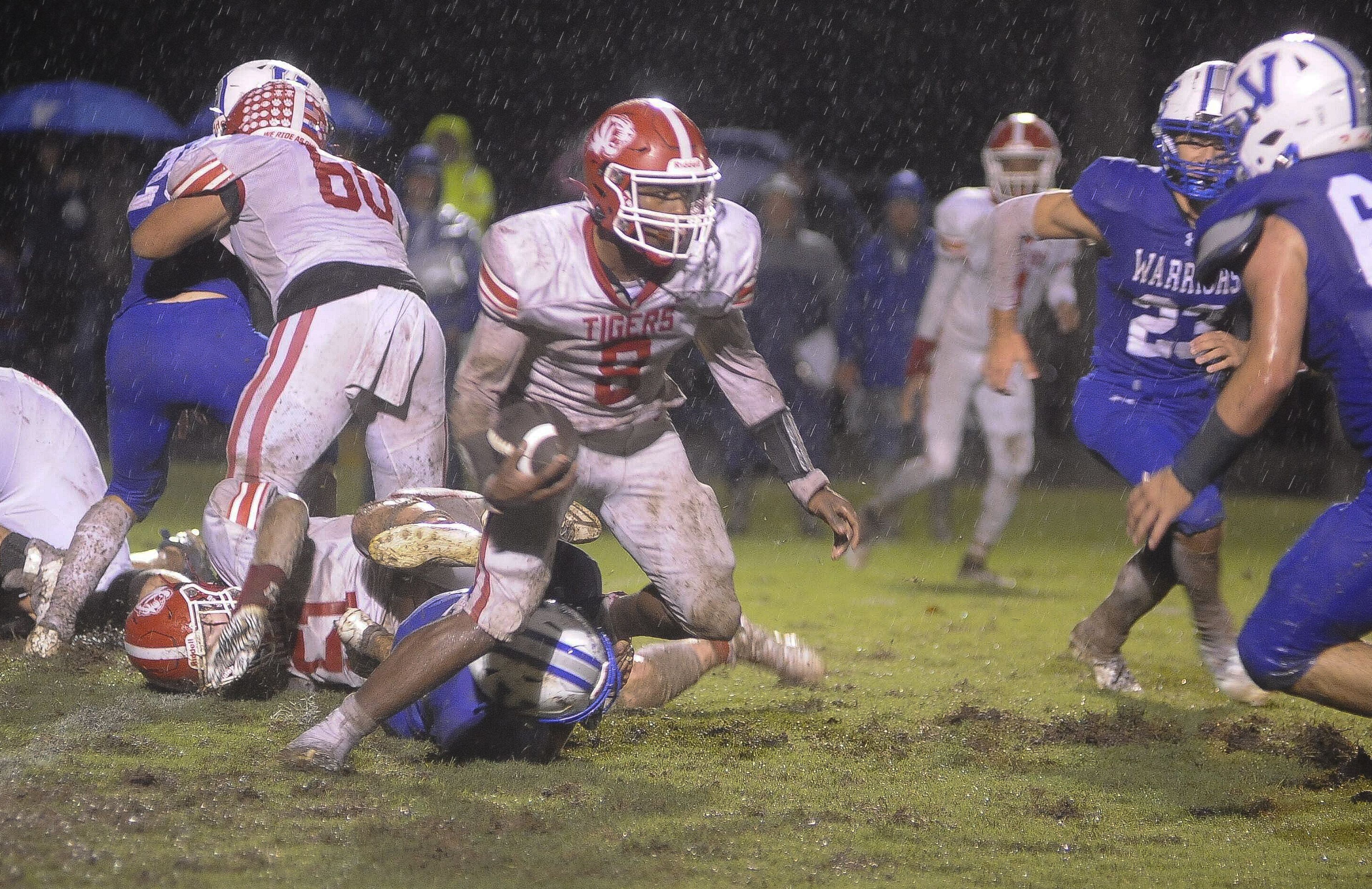 Caruthersville's Jermonte Alexander weaves through traffic during a Friday, September 27, 2024 game between the Valle Catholic Warriors and the Caruthersville Tigers at Valle Catholic High School in Ste. Genevieve, Mo. Valle Catholic defeated Caruthersville, 37-7.