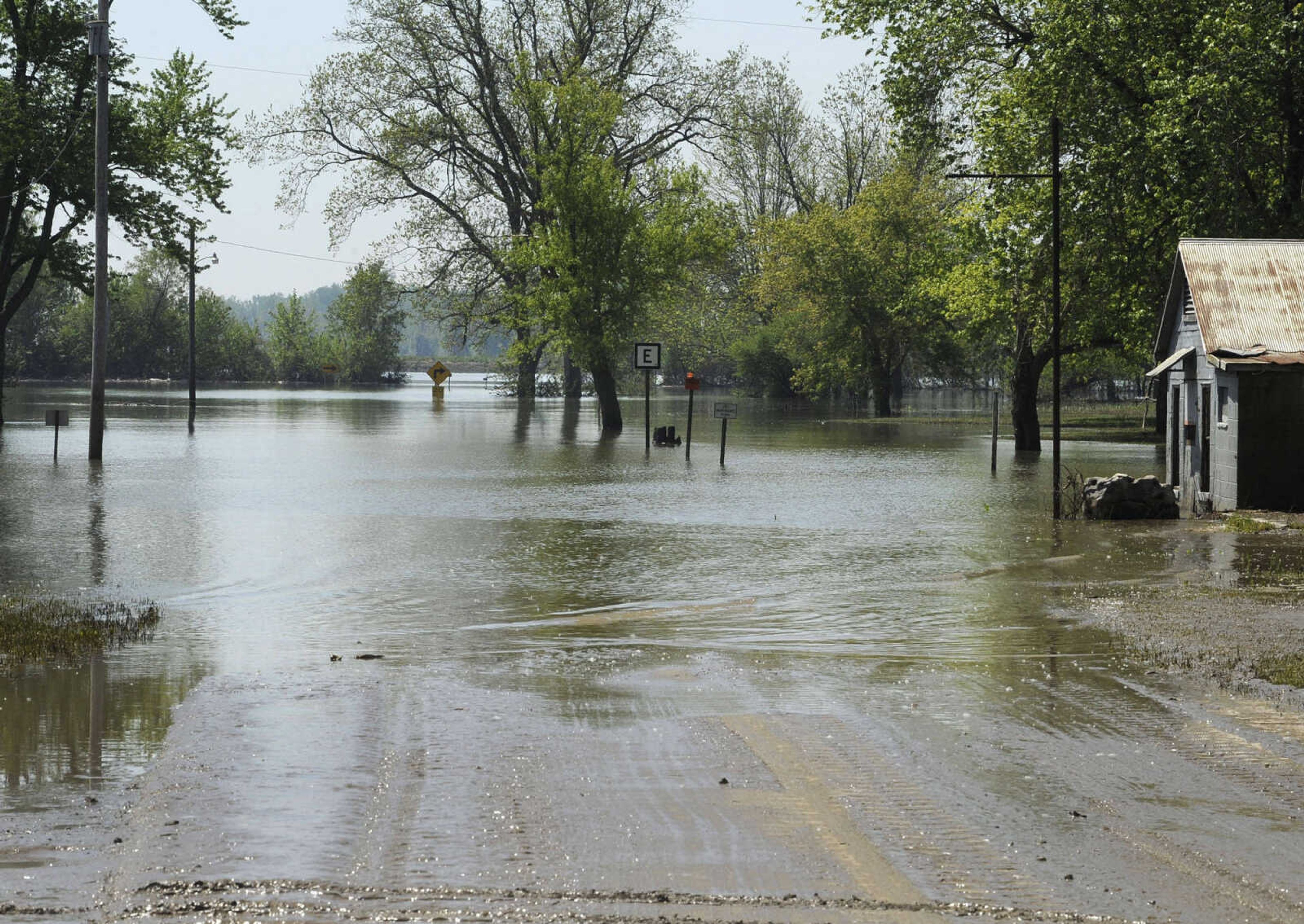 FRED LYNCH ~ flynch@semissourian.com
Mississippi River floodwaters are receding Sunday, May 8, 2011 in Commerce, Mo.