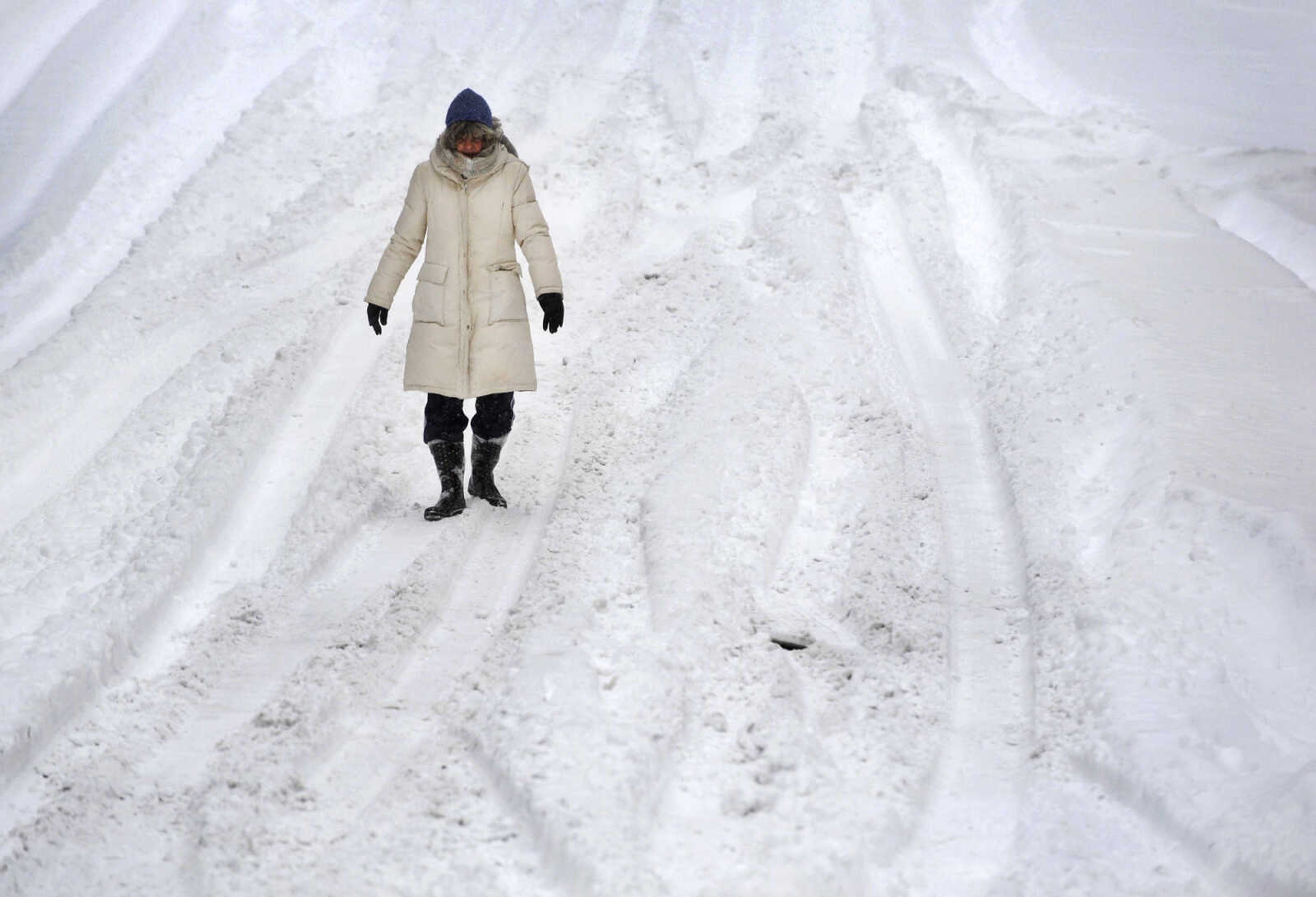 LAURA SIMON ~ lsimon@semissourian.com

Becky Mocherman carefully walks down the snow covered hill on Lorimier Street Monday morning, Feb. 16, 2015, in Cape Girardeau.