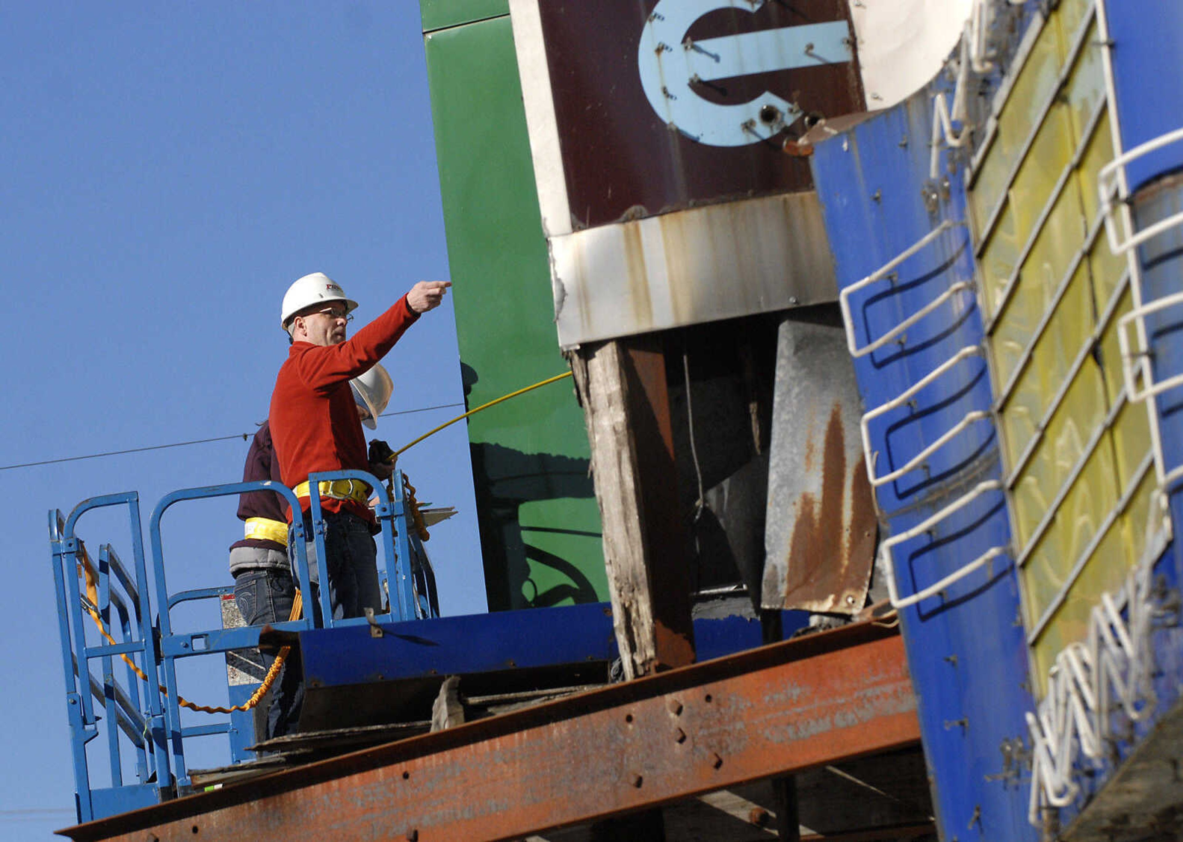 KRISTIN EBERTS ~ keberts@semissourian.com

Dennis Hyland and Farrah Katzer, of Kiku Obata & Company, work to take measurements of the front facade of the Esquire Theater building on Friday, Jan. 6, 2012, in Cape Girardeau. Renovation work on the Esquire Theater continues as workers from Kiku Obata & Company and Penzel Construction complete field verification work and take measurements necessary for the design plans.