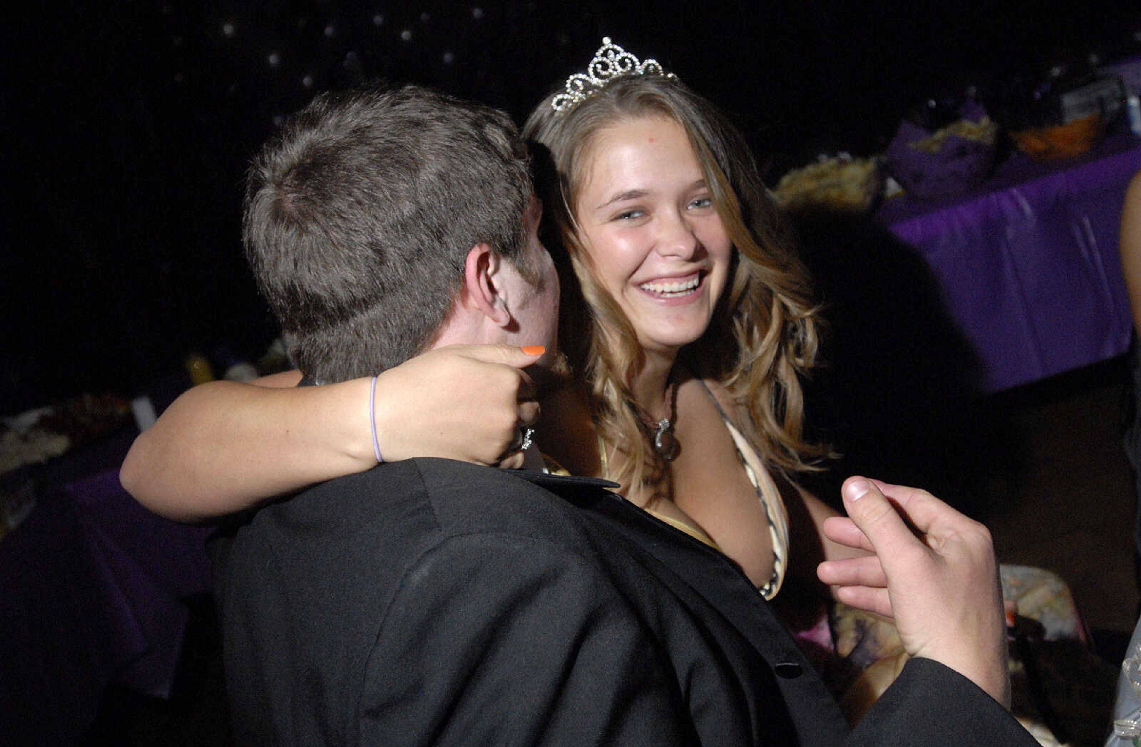 LAURA SIMON~lsimon@semissourian.com
Woodland High School Prom "A Night to Remember" at Dockside the Upper Deck in Cape Girardeau Saturday, April 10, 2010.