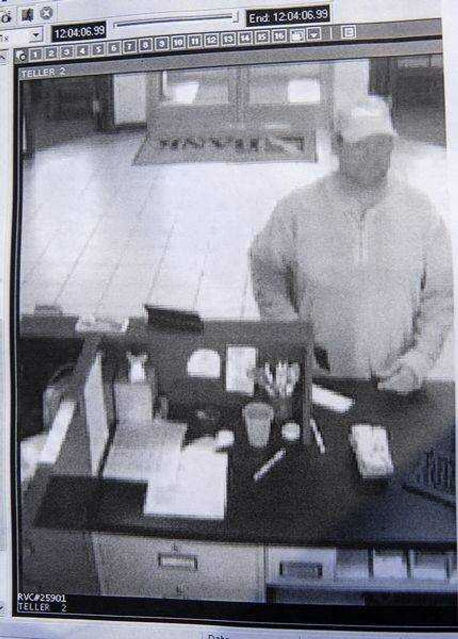 CHUCK WU ~ cwu@semissourian.com
The surveillance photo of the bank robber that was released by the police department.