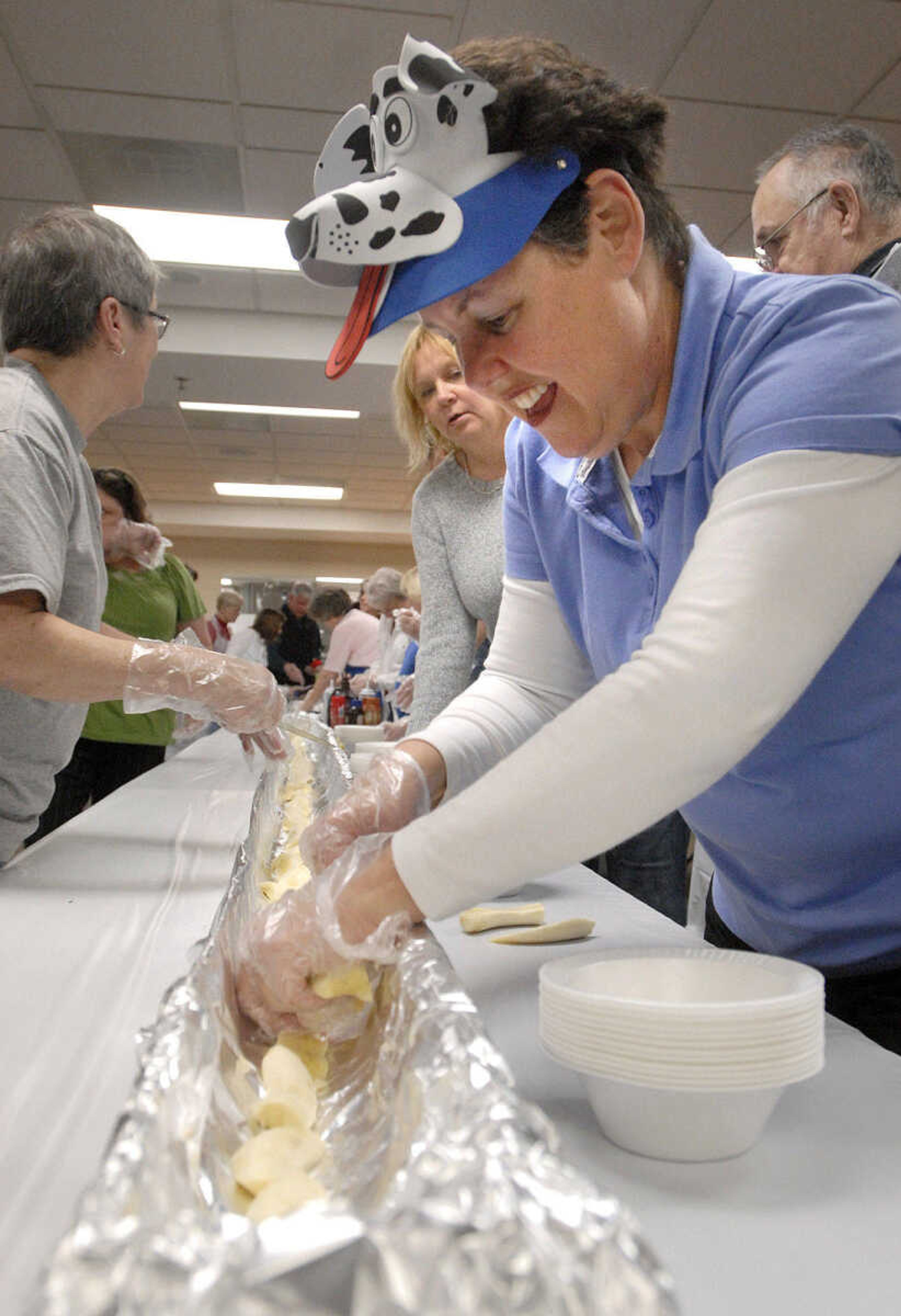 LAURA SIMON ~ lsimon@semissourian.com
Linda Mahy lines up the sliced bananas for the banana split Wednesday afternoon, January 25, 2012 at Lynwood Baptist Church in Cape Girardeau.