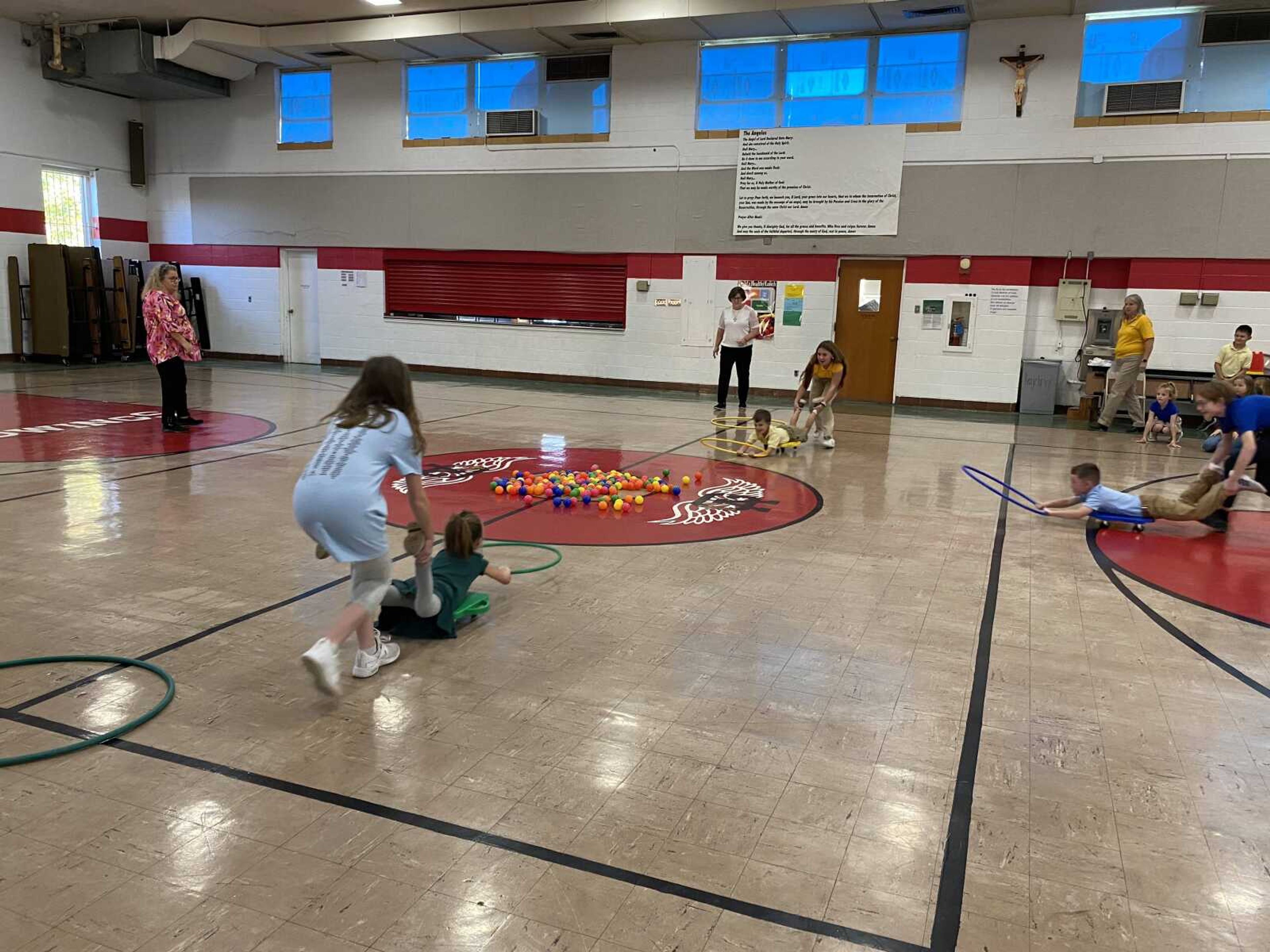 The "Hungry Hippos" are ready to start on their mission.  Left to right are:  Kyla Rains & Mae Roper (St. Raphael), Elaina Hahn & Brooks Curry (St. Gabriel), & Everett David & Lane Seyer (St. Michael).