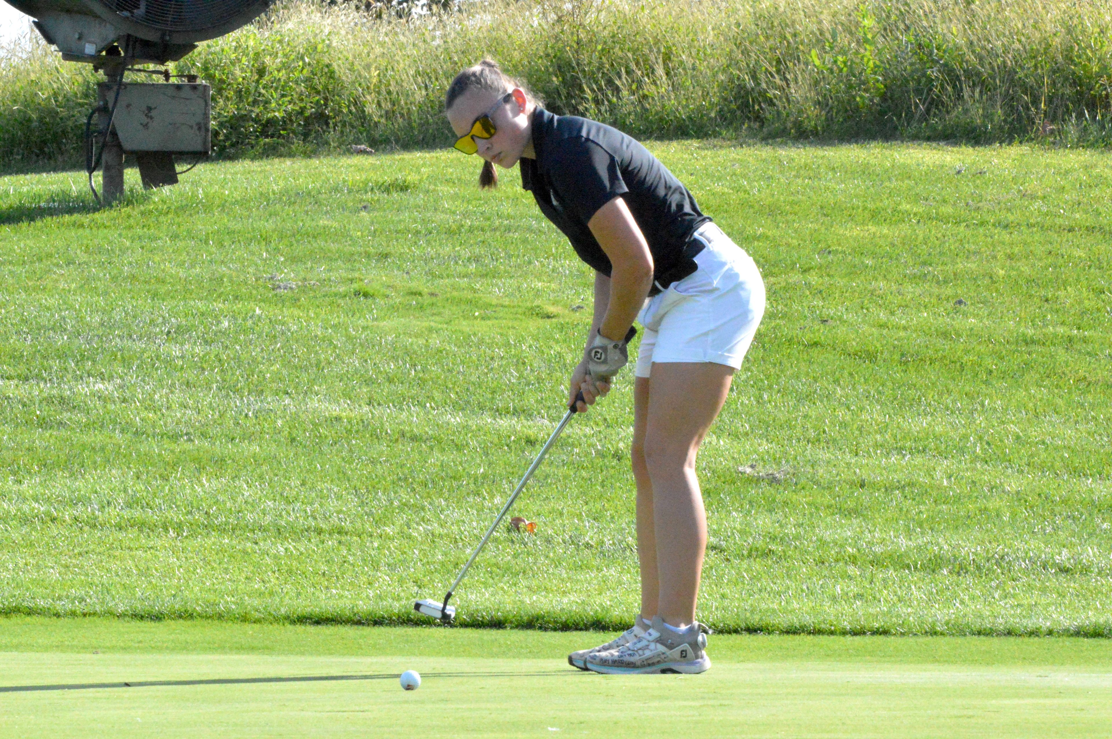 Notre Dame junior Grayson Maurer putts during her third hole of the quad-meet on Thursday, Sept. 26. Maurer placed second with an individual score of 38.