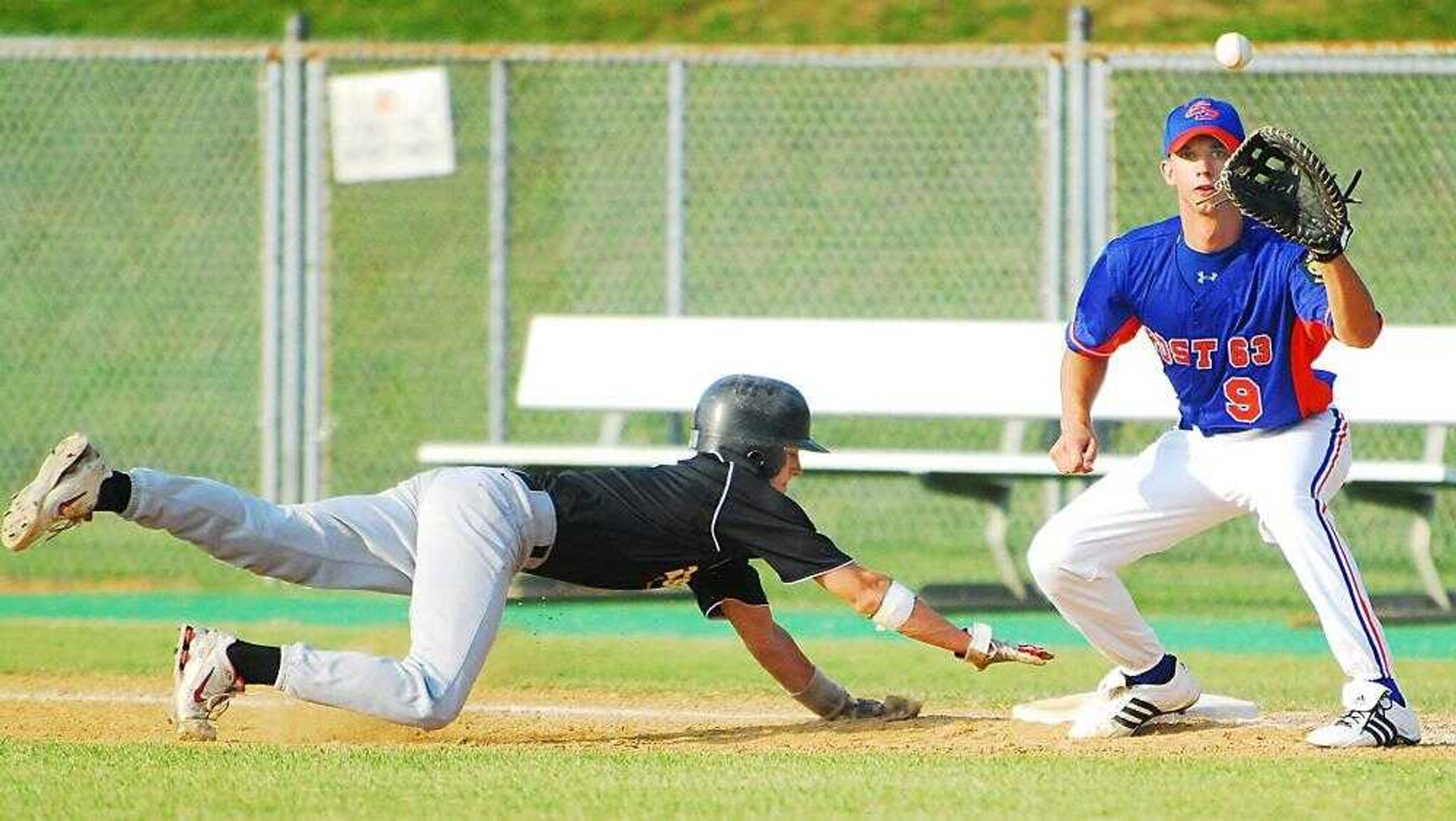 Sikeston's Cody Anderson beat the pickoff throw to Cape first baseman Cody Tellor during the second inning Wednesday at Capaha Park. (AARON EISENHAUER ~aeisenhauer@semissourian.com)