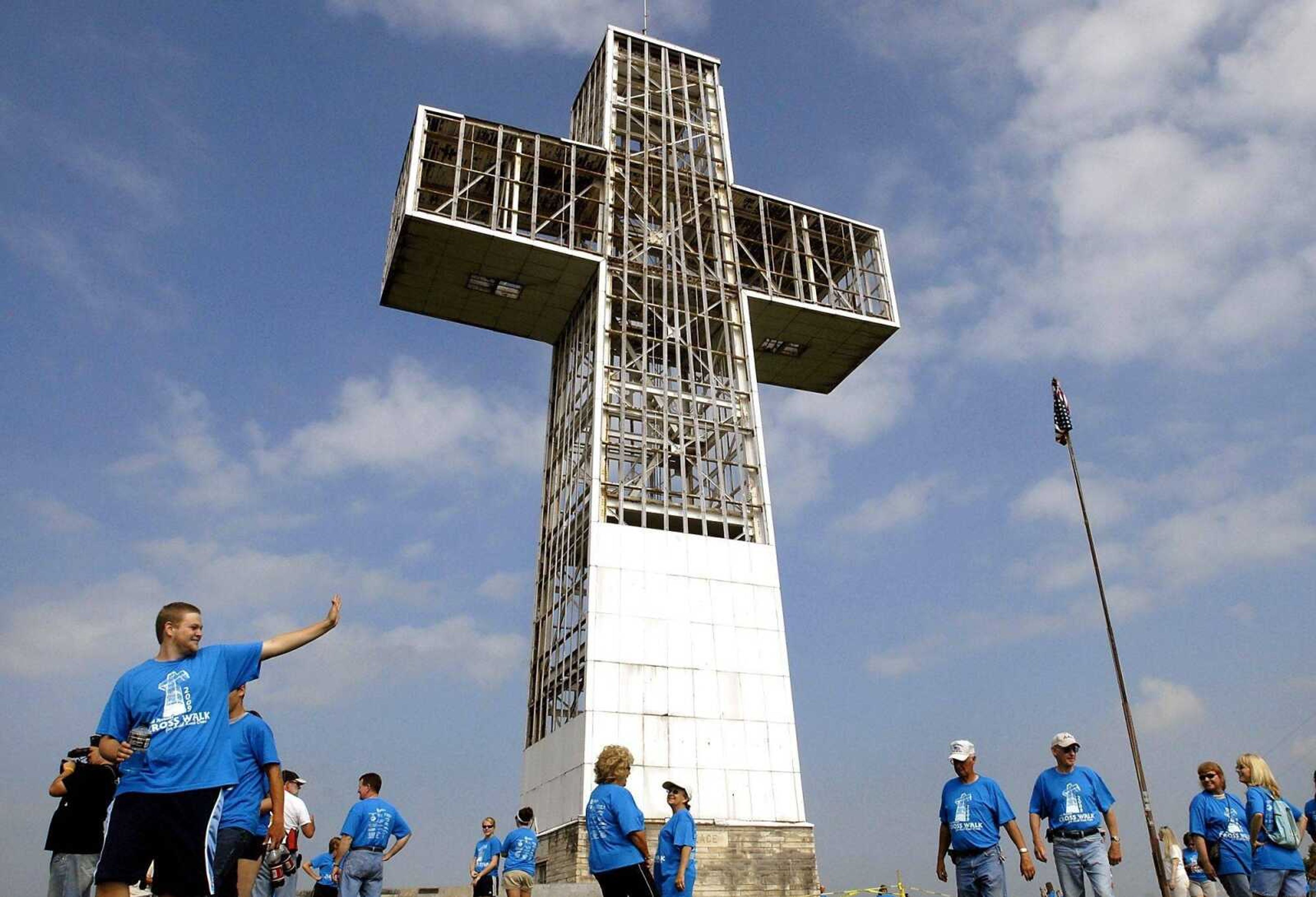 Participants in the second annual Friends of the Cross Walk begin the five mile descent from Bald Knob Cross to Alto Pass Saturday morning, June 13, 2009. (Alexander Stephens)