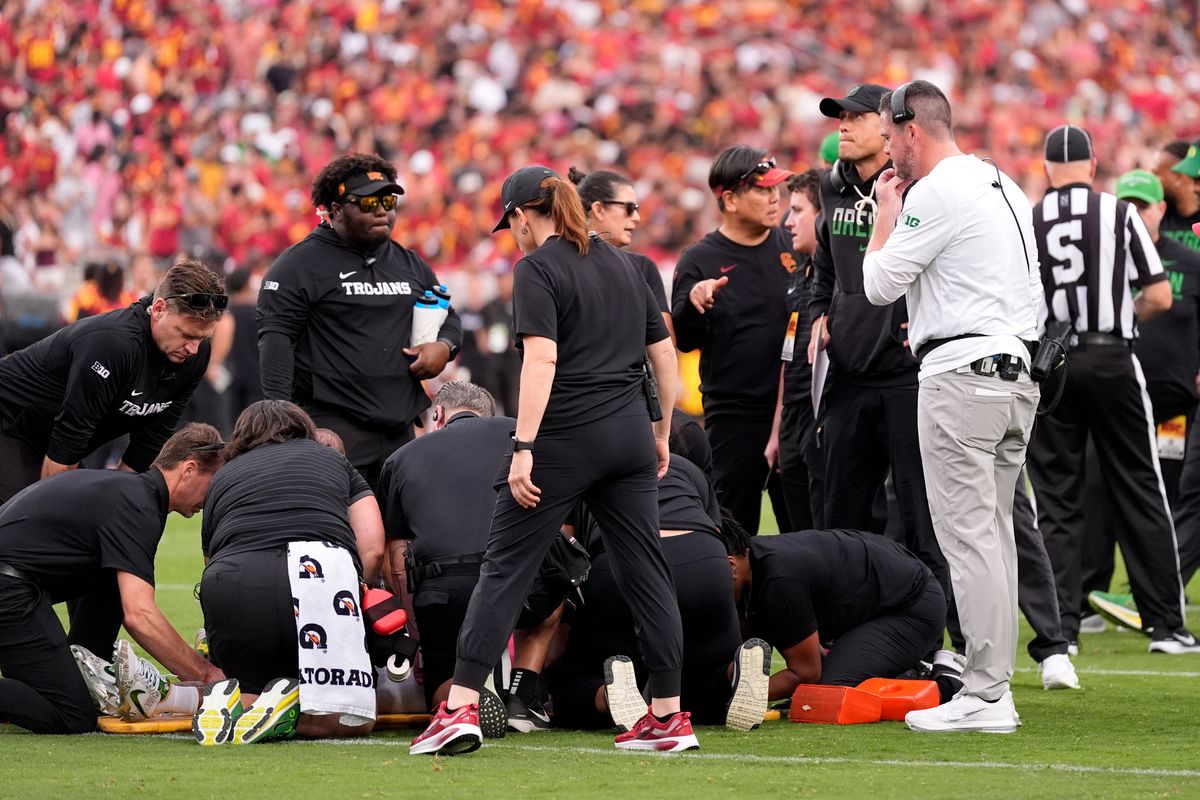 Hit 6 Form Oregon QB Moore sustained concussion on late hit; USC suspen...